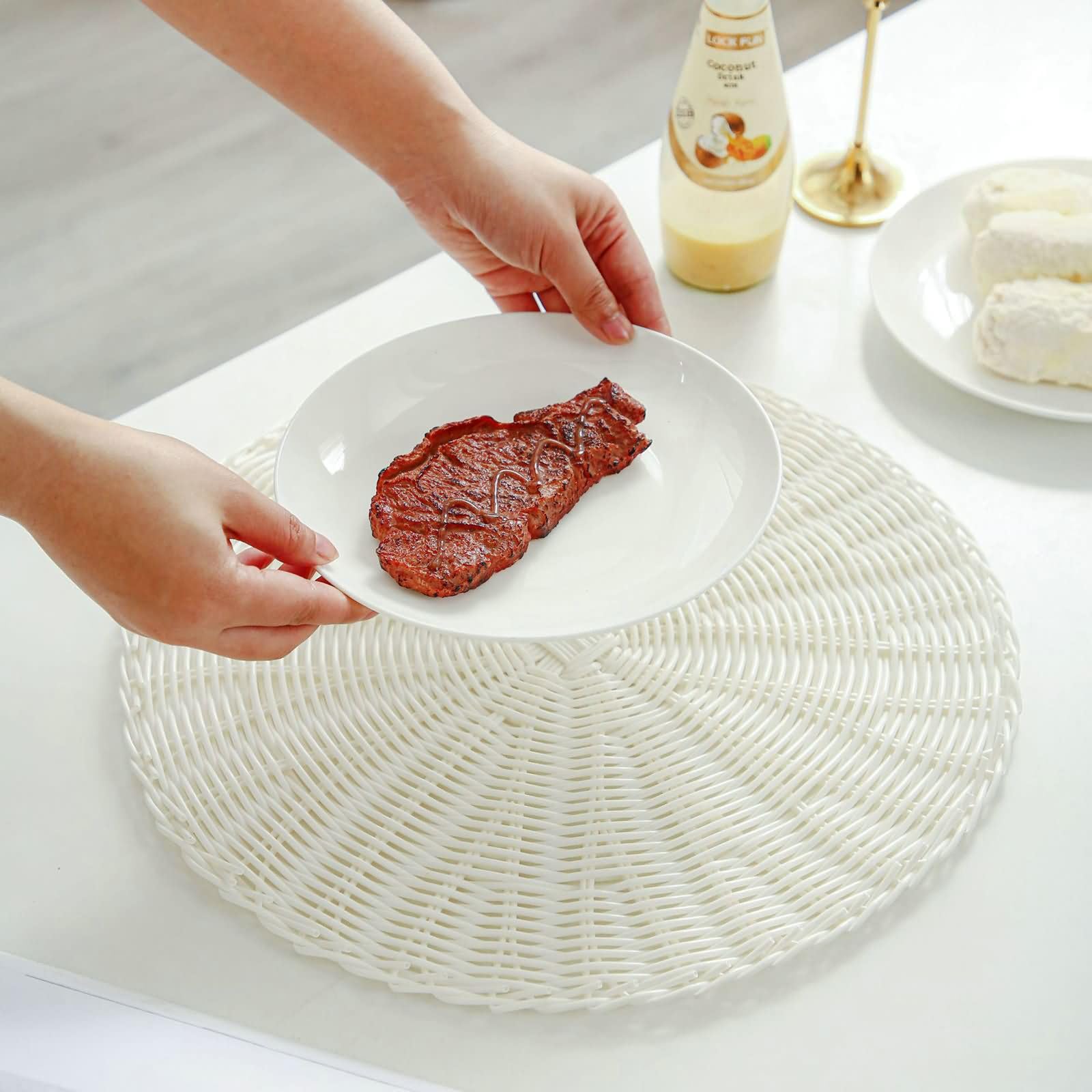 Lot de 8 Napperon Table Salle à Manger, 38 CM Beige Blanc Napperon Table Antidérapant Salle à Manger Lavable Polypropylène, Rond avec Tissé