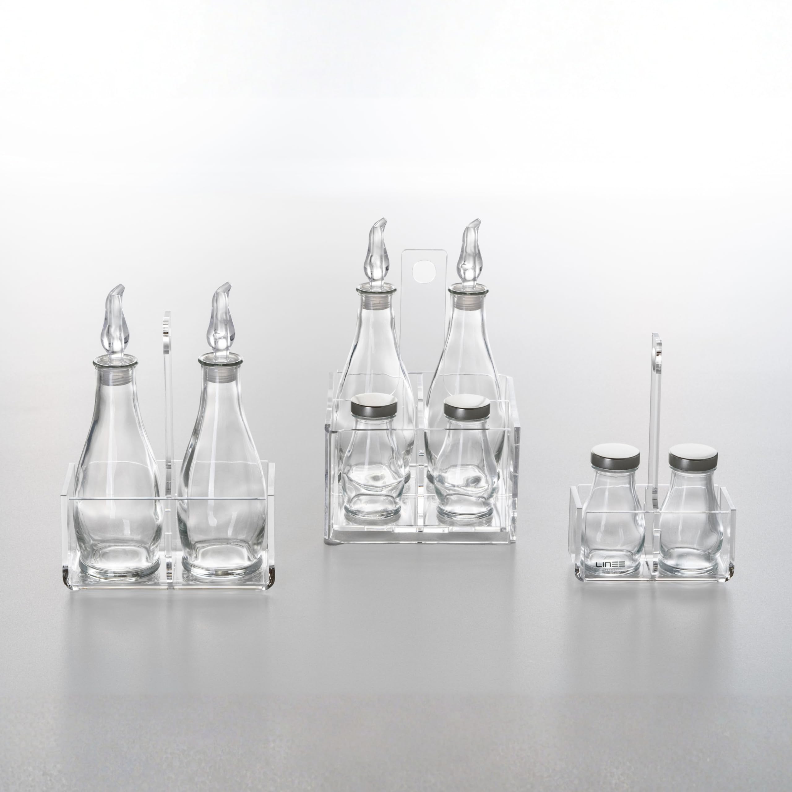 LINEE Recanati MEDITERRANEA Menage – Set Condimenti Porta Olio Aceto Sale Pepe in PMMA e Vetro 17x17x23 cm – Design Decorativo da Tavola – Made in Italy (Trasparente)