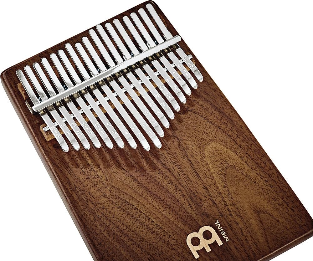 Sonic Energy Massivkörper Kalimba – C-Dur, 17 Töne – Schwarzes Walnussholz – Für Meditation, Yoga, Percussion – Inkl. Zubehör (KL1701S)