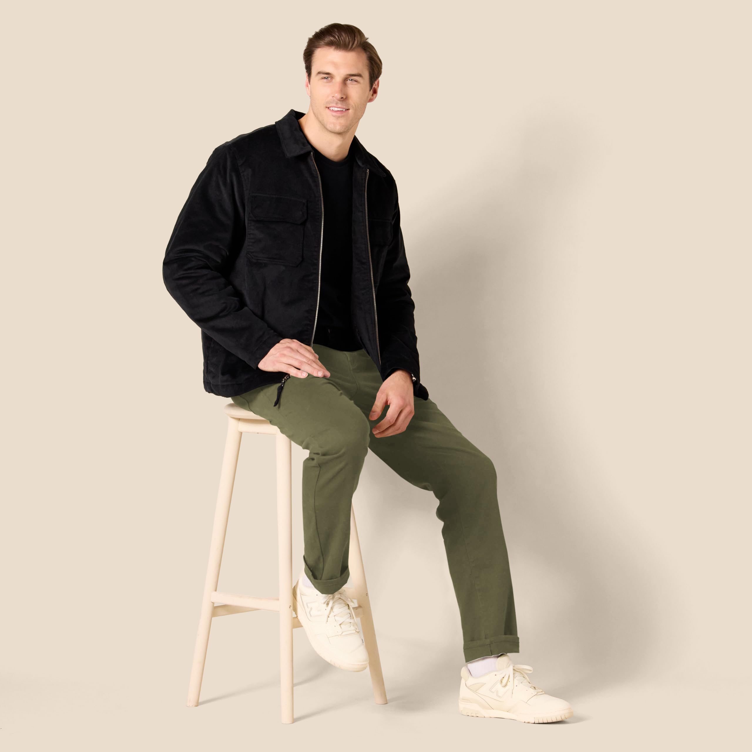Amazon Essentials Hombre Pantalón de Sarga Elástico con 5 Bolsillos y Ajuste Entallado
