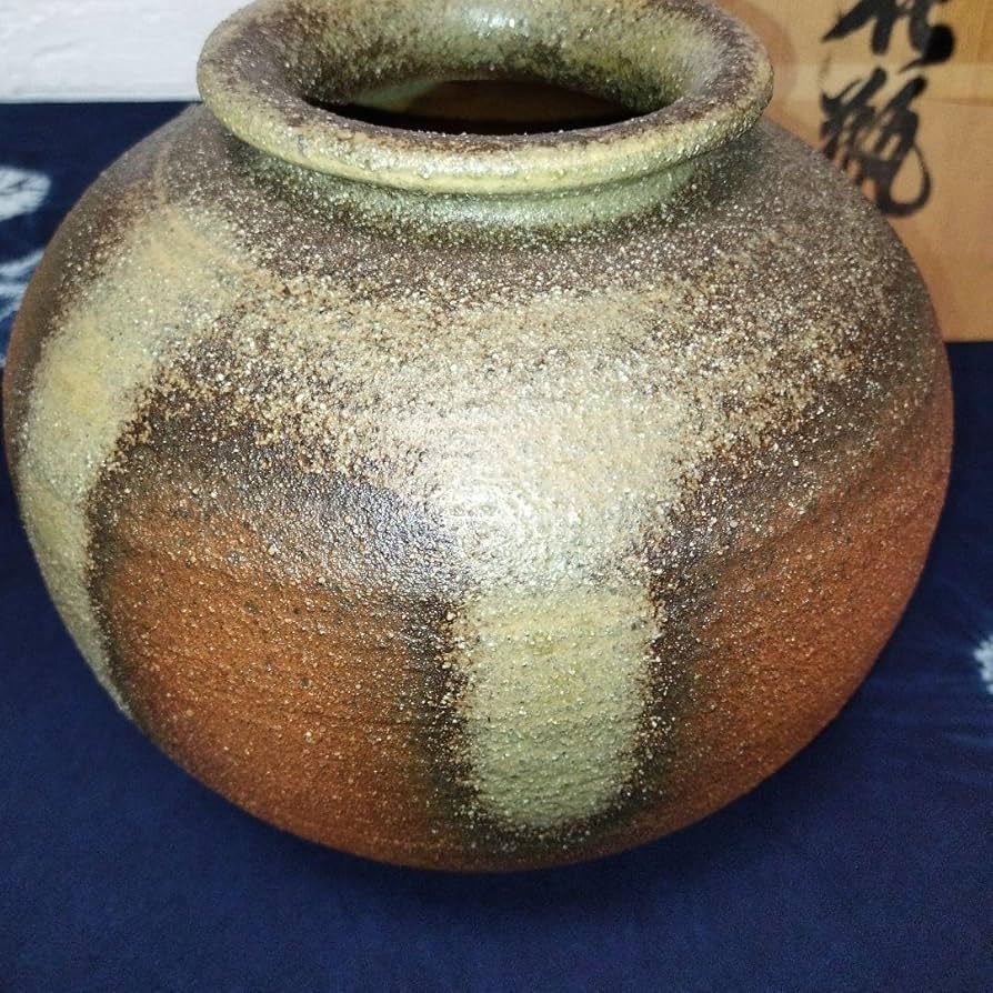 Amazon.co.jp: 信楽焼 花瓶 宝山作 : ホビー