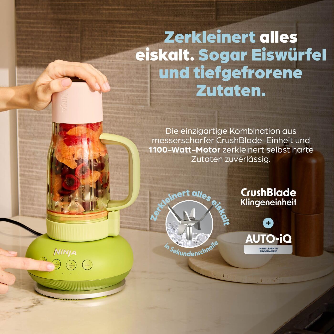 Ninja BlendBoss Mixer mit tragbarem Becher, Mixgerät mit abnehmbarem Reisebecher, 3 voreingestellte Auto-Modi, Blaue Himbeere DB351EUBL