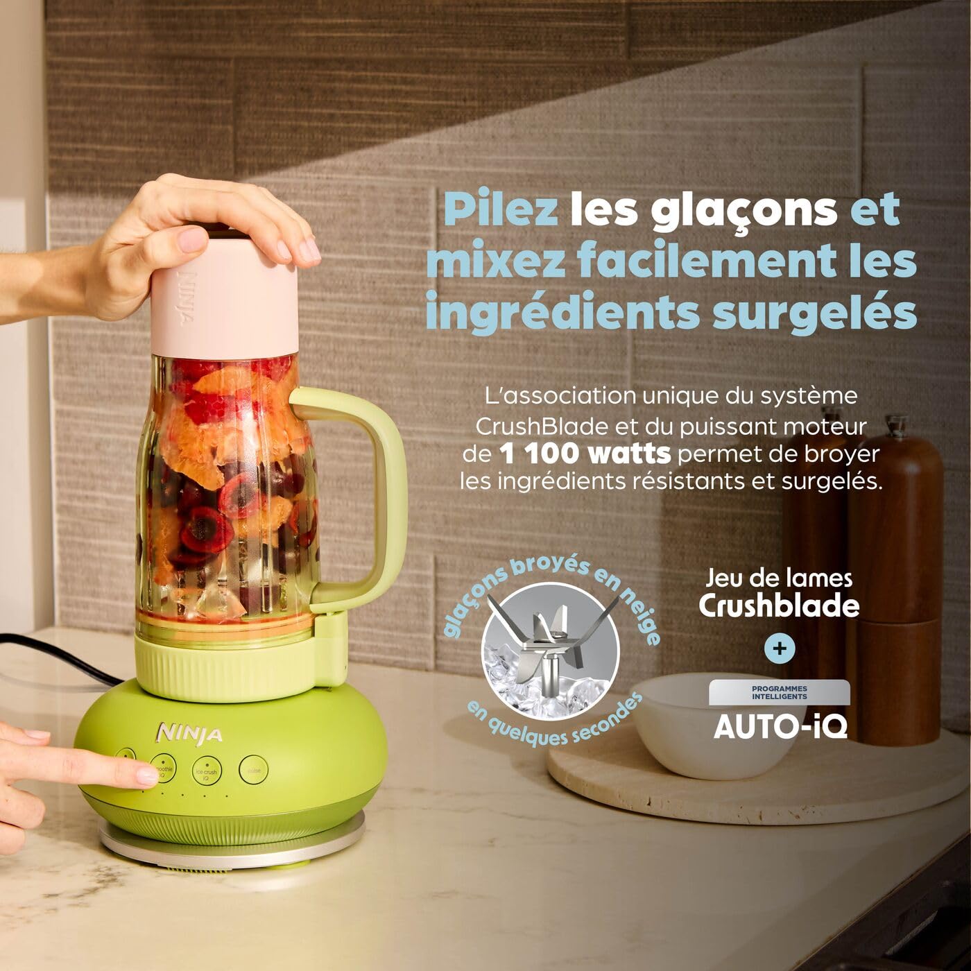 Ninja BlendBoss Blender avec mug portatif, blender personnel avec mug de voyage amovible, 3 modes de préréglages automatiques, Cyberspace DB351EUCY