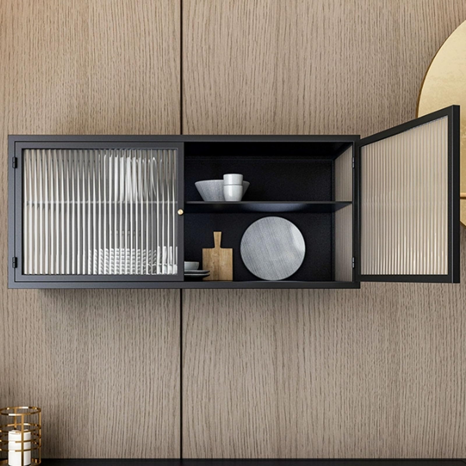 Armoire murale en métal et verre : vitrine suspendue compacte pour salon