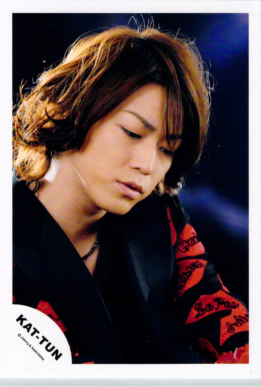 KAT-TUN 亀梨 公式LIVEgoods Amazon.co.jp: KAT-TUN 【公式写真】・・ 亀梨和也 ✩ ジャニーズ公式