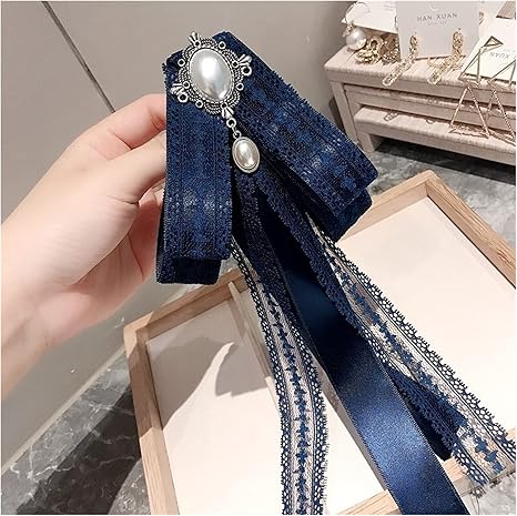 Amazon Co Jp 蝶ネクタイピン 新しいビンテージレースロングボウブローチパールリボン蝶ネクタイカラーピンシャツキャラクターピン ファッションジュエリーブローチ用女性アクセサリー 女性のためのブローチジュエリー Metal Color Blue ジュエリー