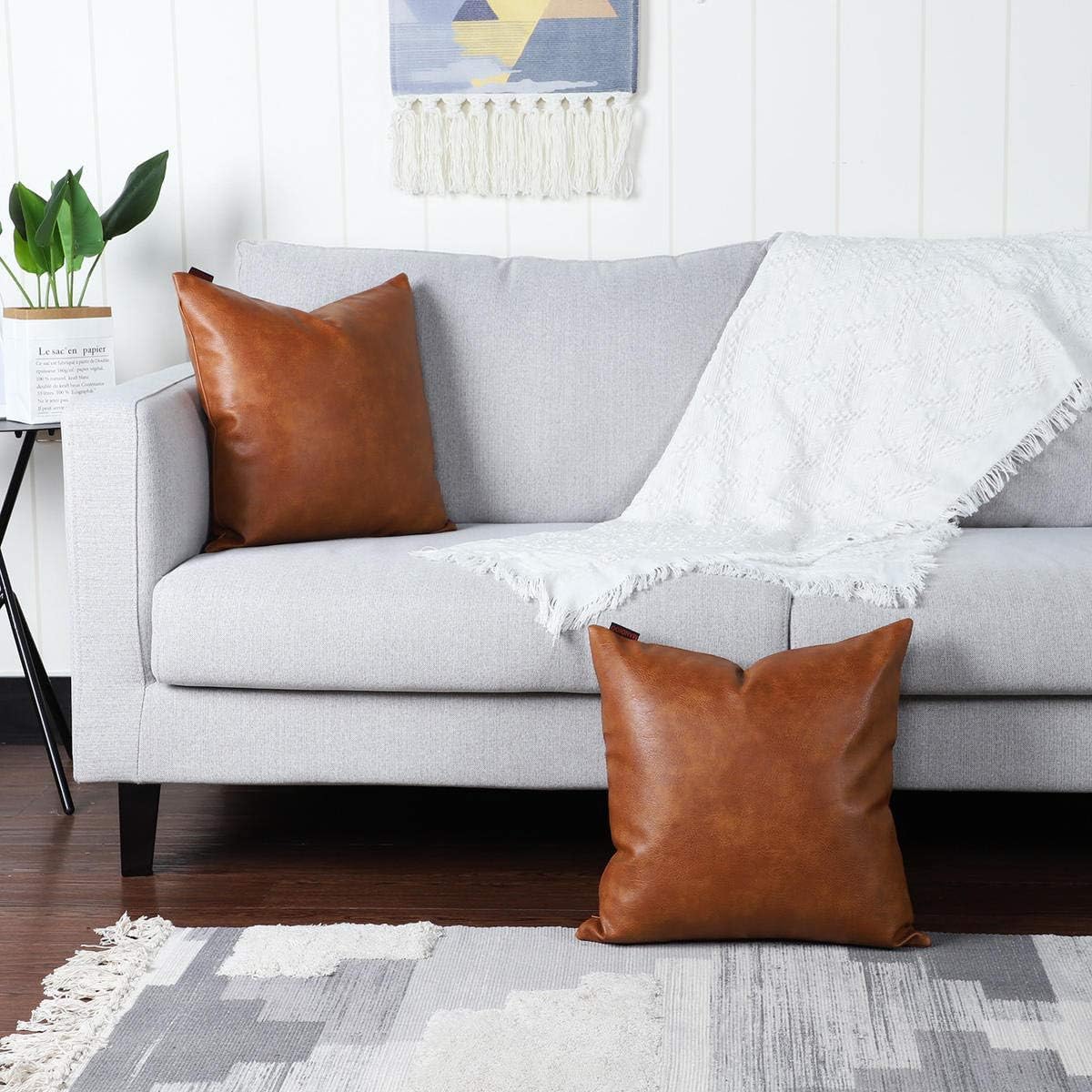 Mandioo Juego de 2 Fundas Cojines 65 x 65cm Moderna Cuero Artificial Decorativas Fundas de Almohada Lujoso sofá Sala de Estar Cuadrada Funda de cojín Dormitorio Silla Oficina Al Aire Libre,Marrón