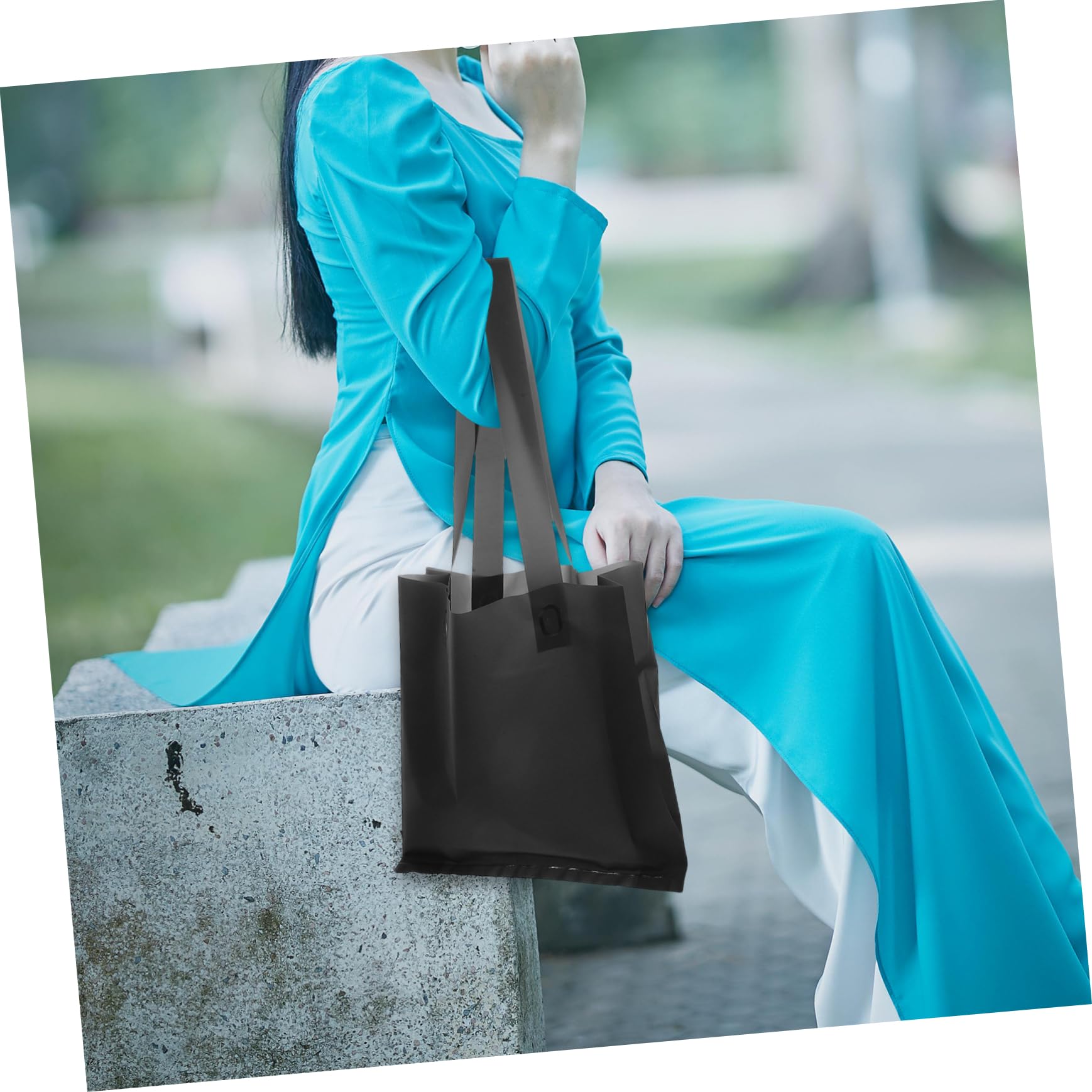Luxshiny 50stücke Mattierte Wiederverwendbare Einkaufstasche mit Henkel Schwarze Schultertaschen Durchsichtige Tragetaschen für Bekleidungsgeschäfte Boutique-taschen