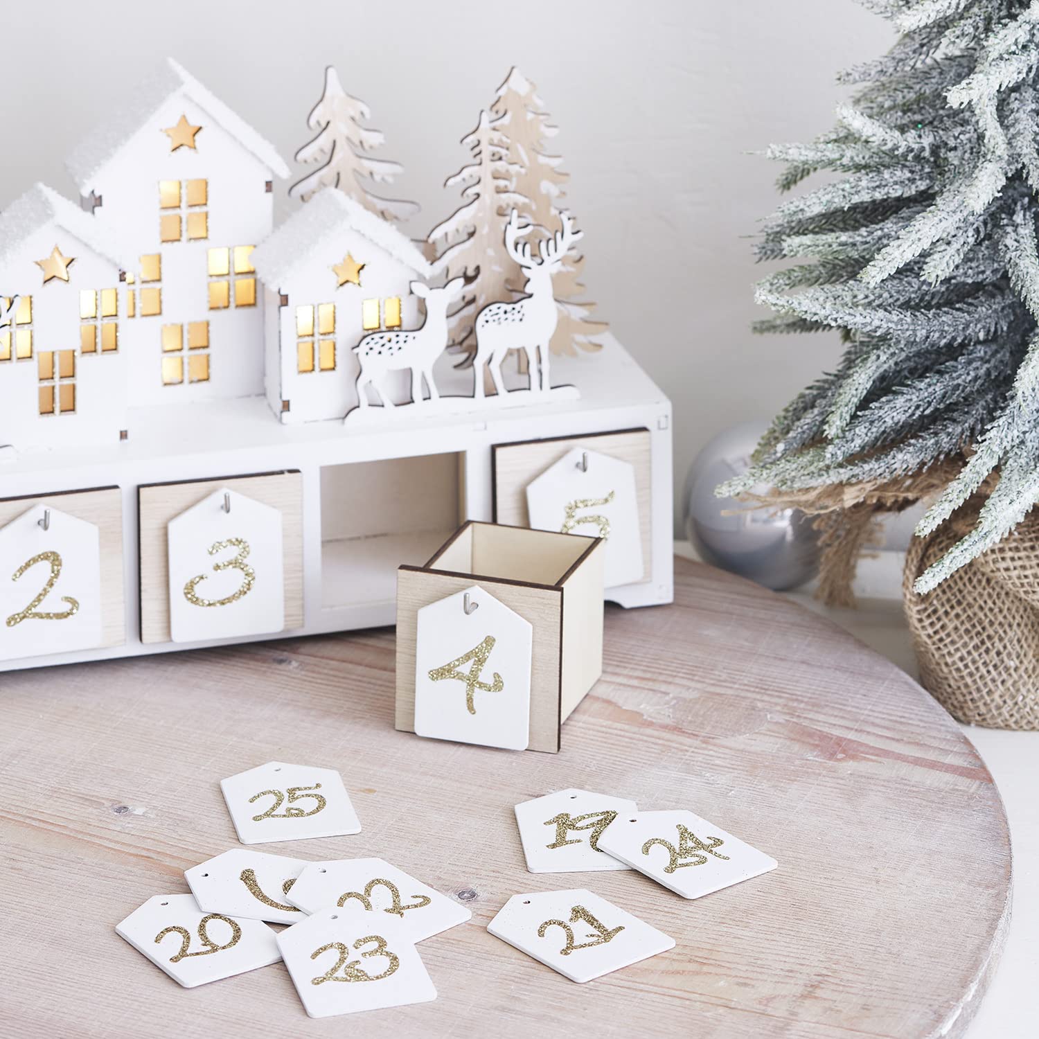 Lights4fun LED Holz DIY Adventskalender zum Befüllen Nordic House Batterie Weihnachtsdeko Weihnachtskalender 2023