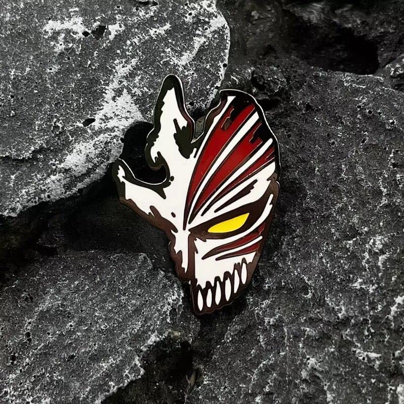 Amazon.co.jp: BLEACH 黒崎一護 ホロウ化仮面ピンバッジ