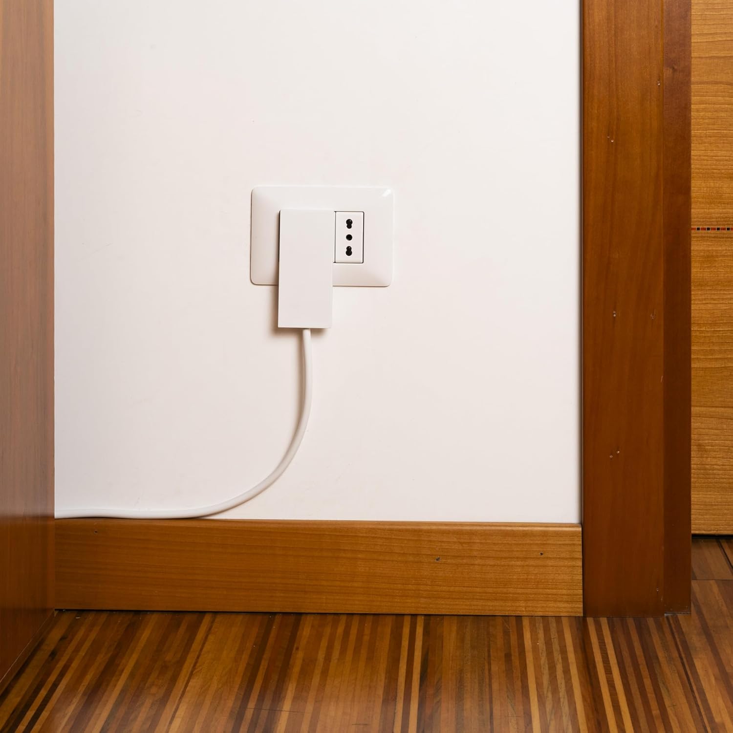 FANTON 92032 Clock Linear Extension, 1 m, White, Clock Schuko Plug, Universal Socket, Suitable for Behind Bedside Tables, Cupboards, Desks, Kitchen