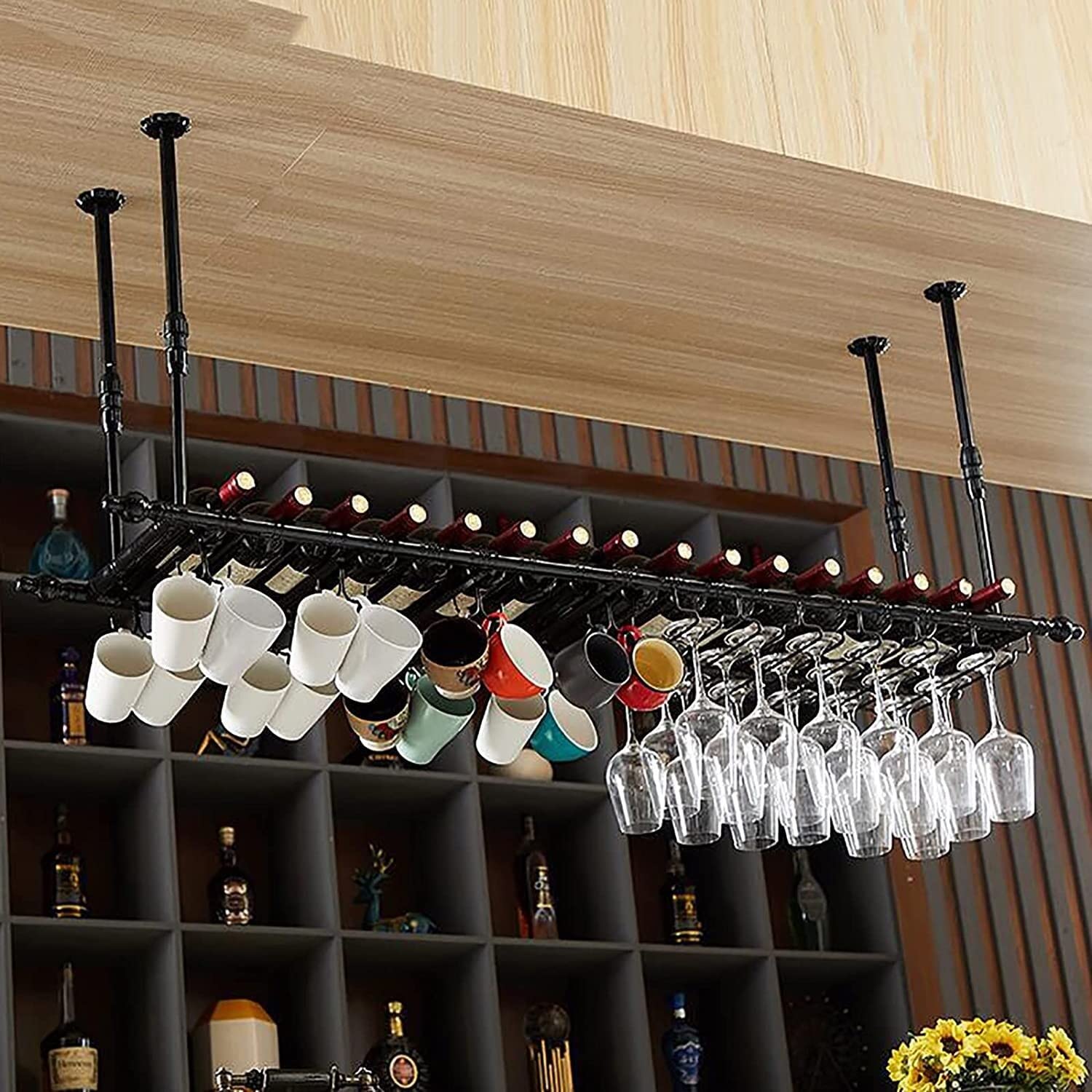 Support de rangement suspendu en métal pour créer un bar de prestige dans votre salle à manger