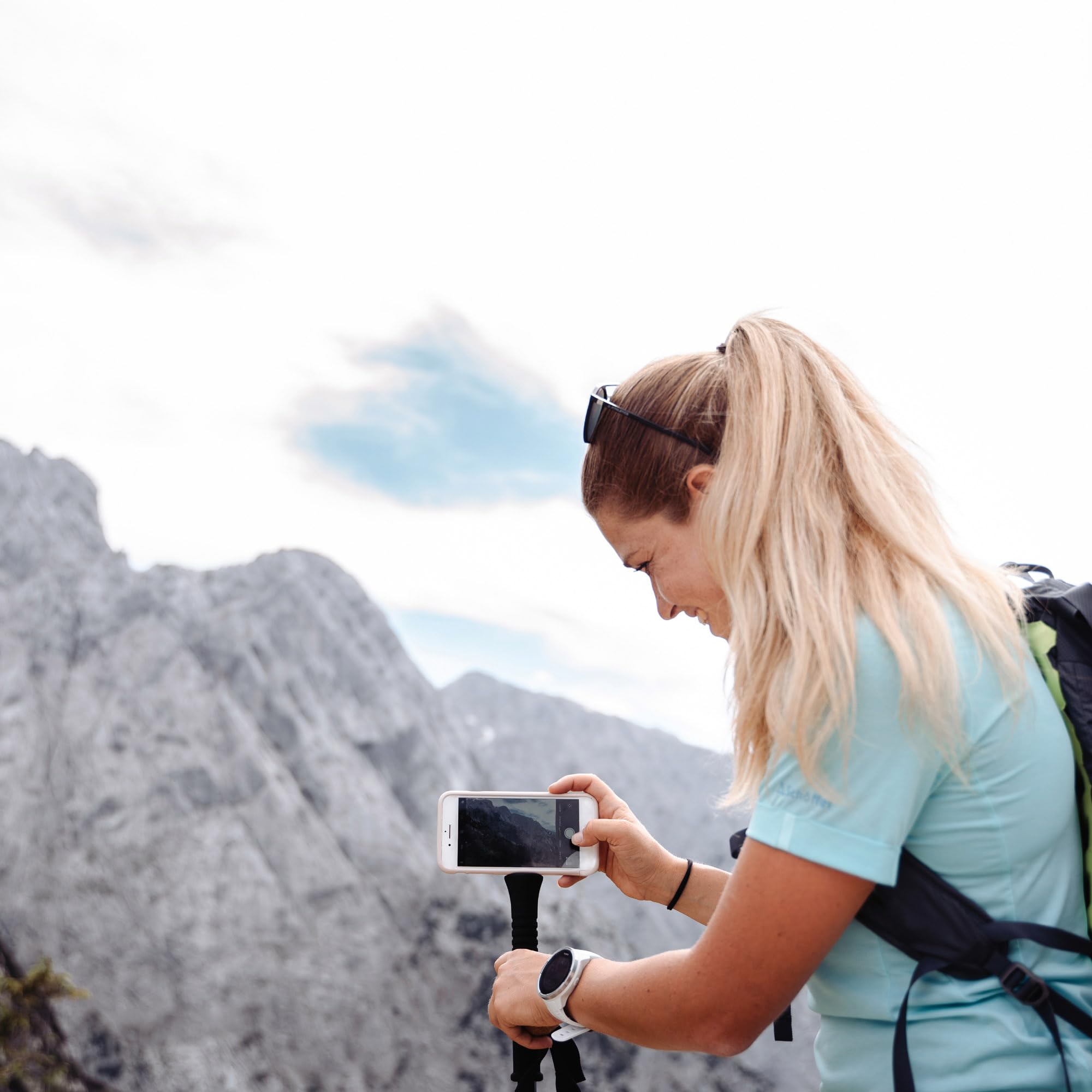 Komperdell Trailhunter Zero Carbon Fiber Bastoni da Trekking – Design leggero ed ergonomico con tecnologia anti-shock per escursioni in montagna e trail running