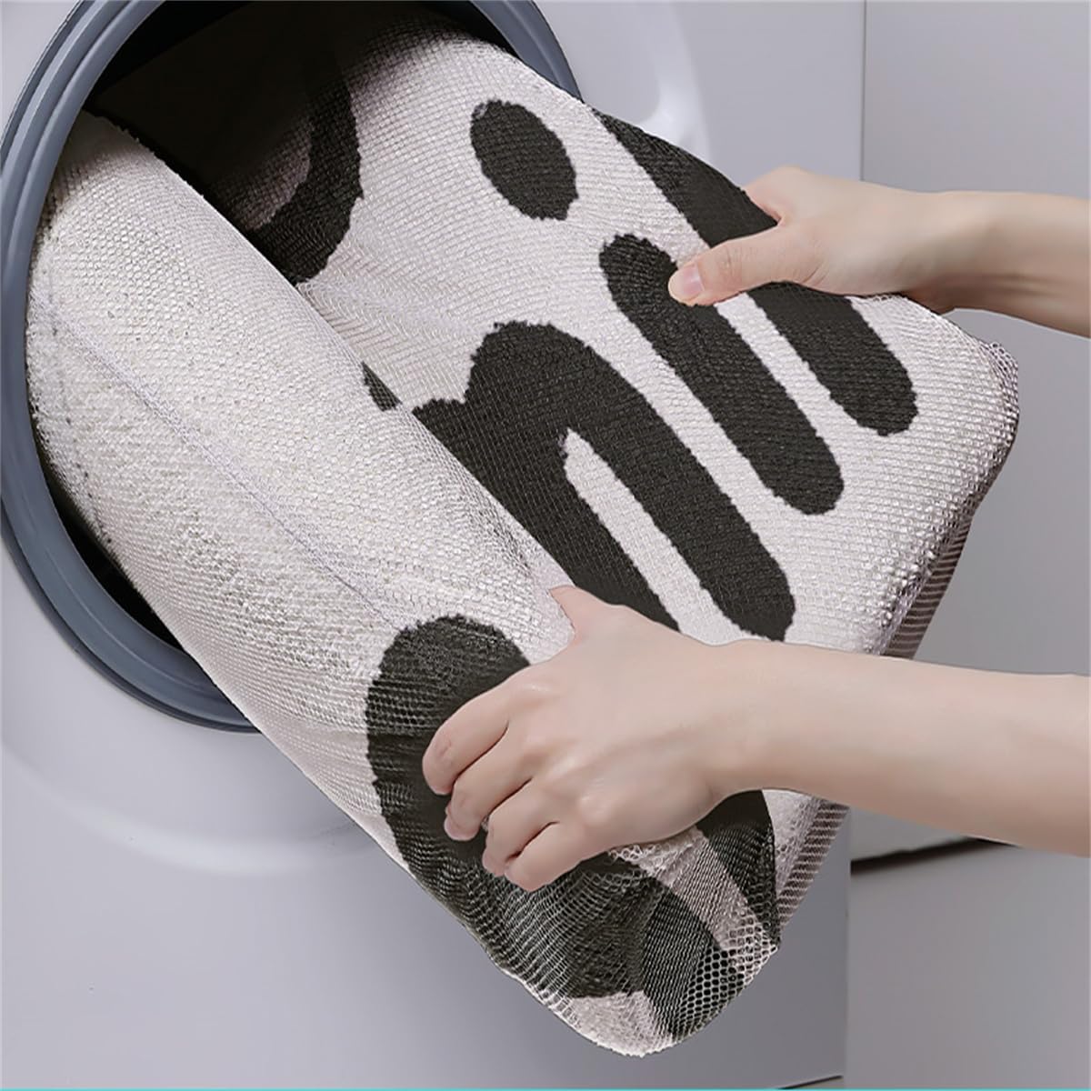 Ankah Bathroom Rugs Bath Mat, Luxury Soft Shaggy Microfiber Shower Rug, Absorbent & Slip Resistant Plush Carpets, Hotel Spa Shower & Bathtub Mats | Machine Washable, 21.6" x 31.5", Cloud Smile