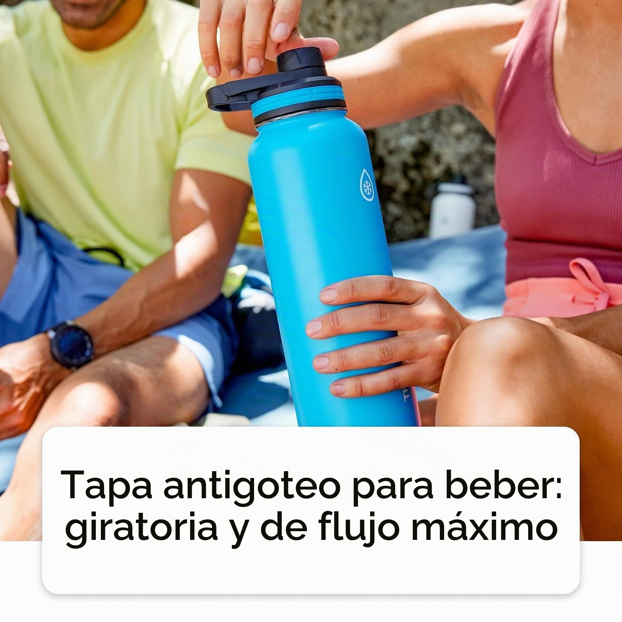 ThermoFlask Botella de 24 oz con boquilla y tapa con pajita - Acero inoxidable, aislamiento de doble pared y libre de BPA - A prueba de fugas, reutilizable - Blanco/Coral (Paquete de 2)