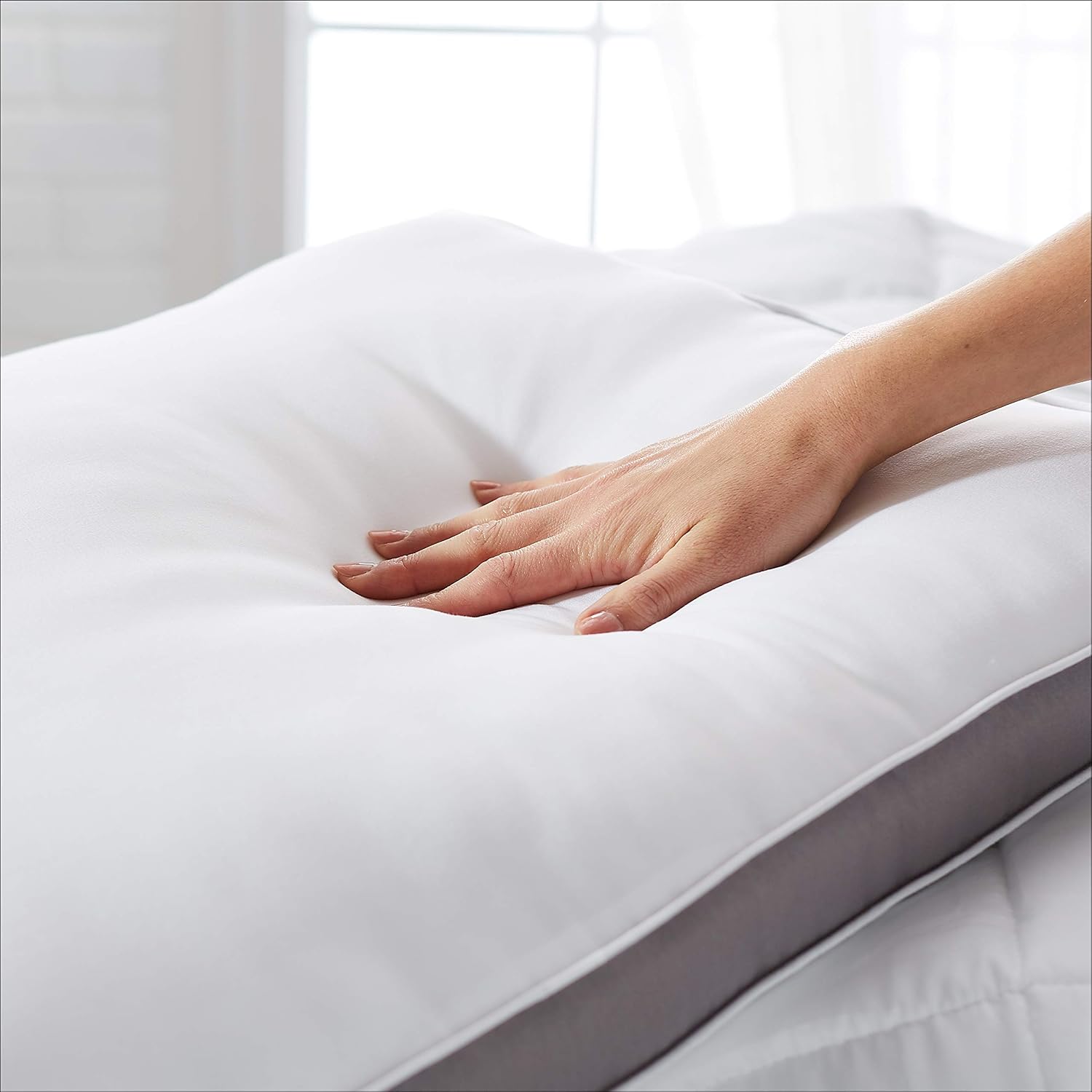 Amazon Basics Down-Alternative Gusseted Pillows with Microfiber Shell - Pack of 2, Standard