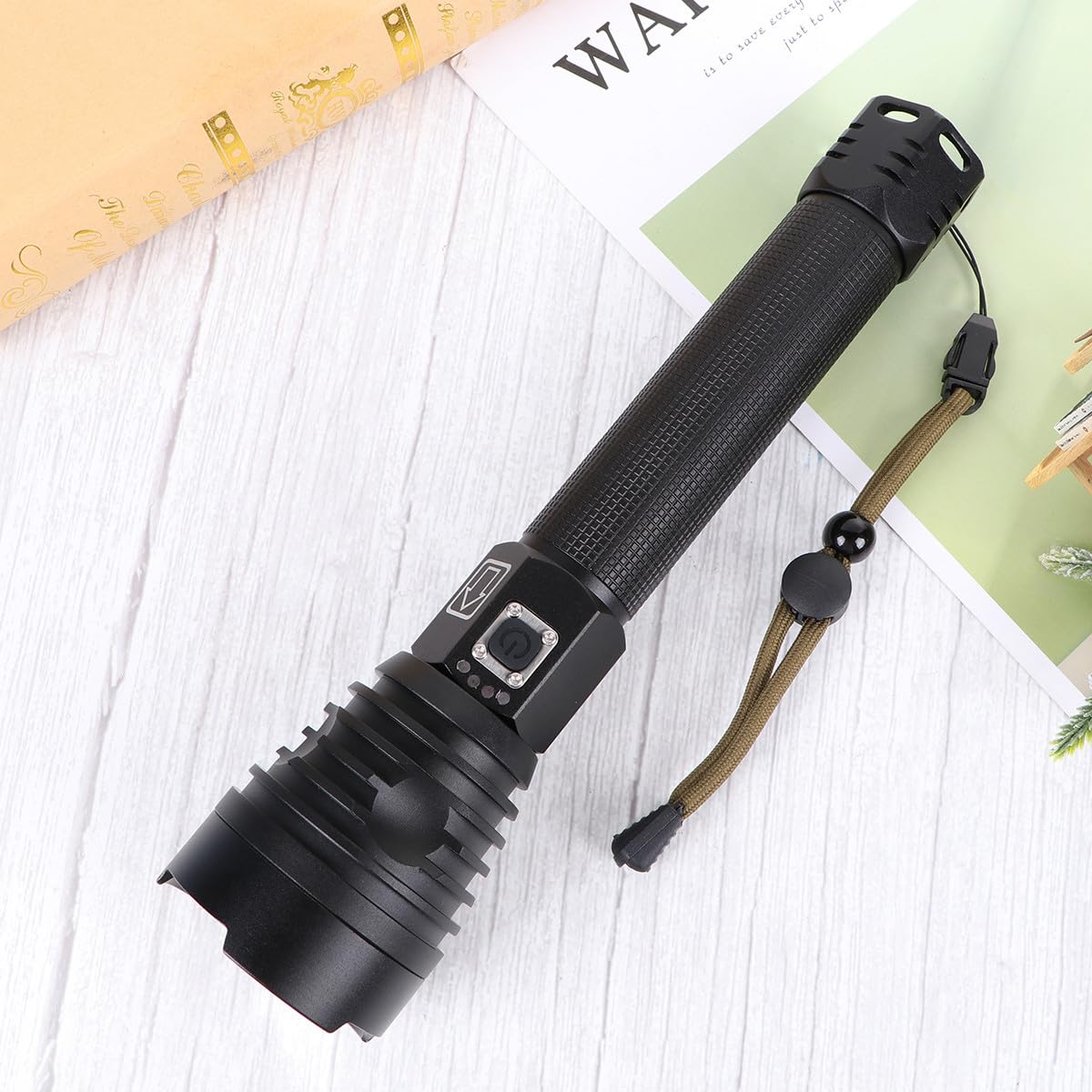 Torcia LED Ricaricabile USB con Display Batteria, Zoom Telescopico, Lega di Alluminio, Nera, per Emergenze e Campeggio, P90 Potente