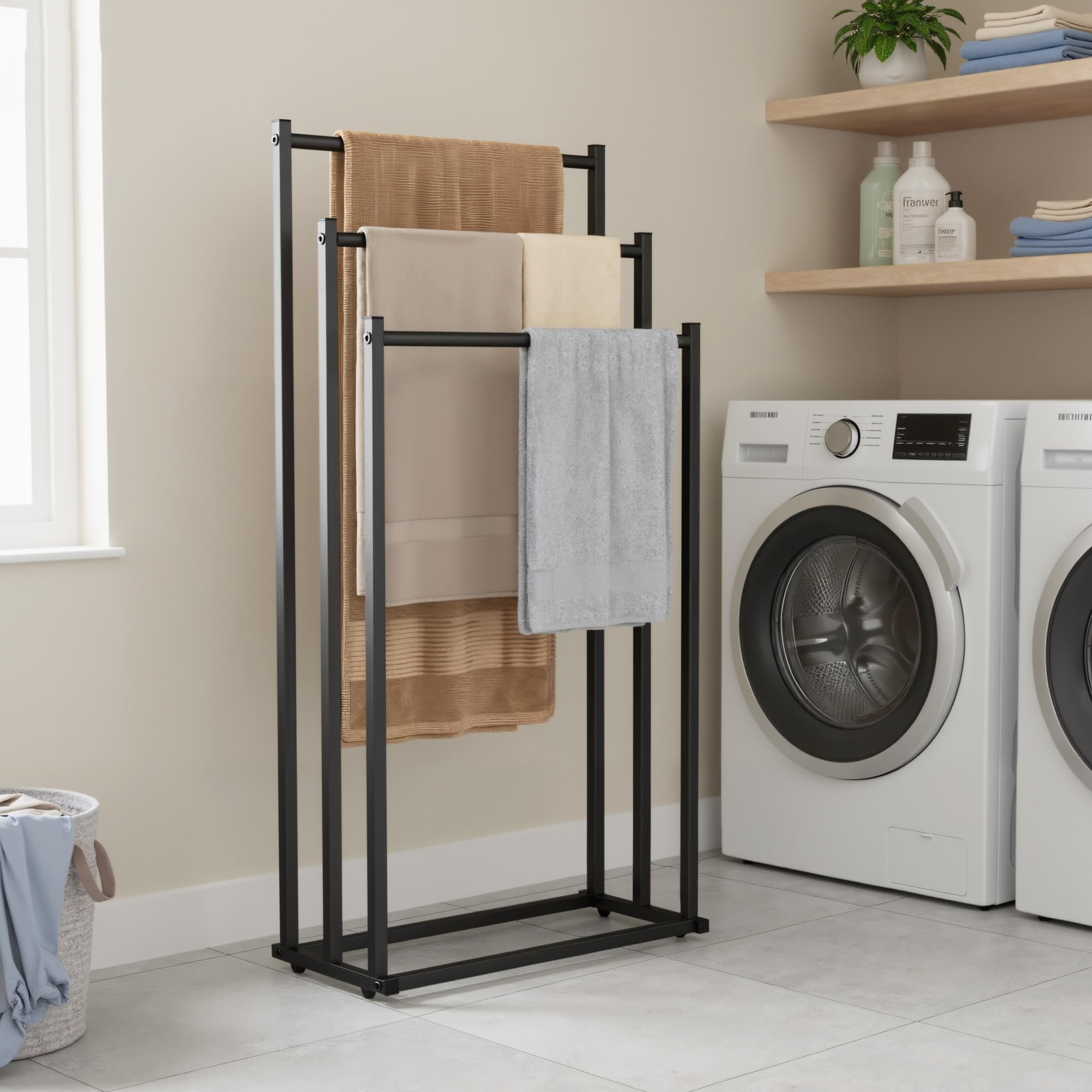 Porte Serviette sur Pied Salle De Bain, Support Serviettes Autoportant en Métal, Porte-Serviettes Noir sur Pied à Trois Niveaux, pour Les Serviettes de Toilette et Les Draps de Bain