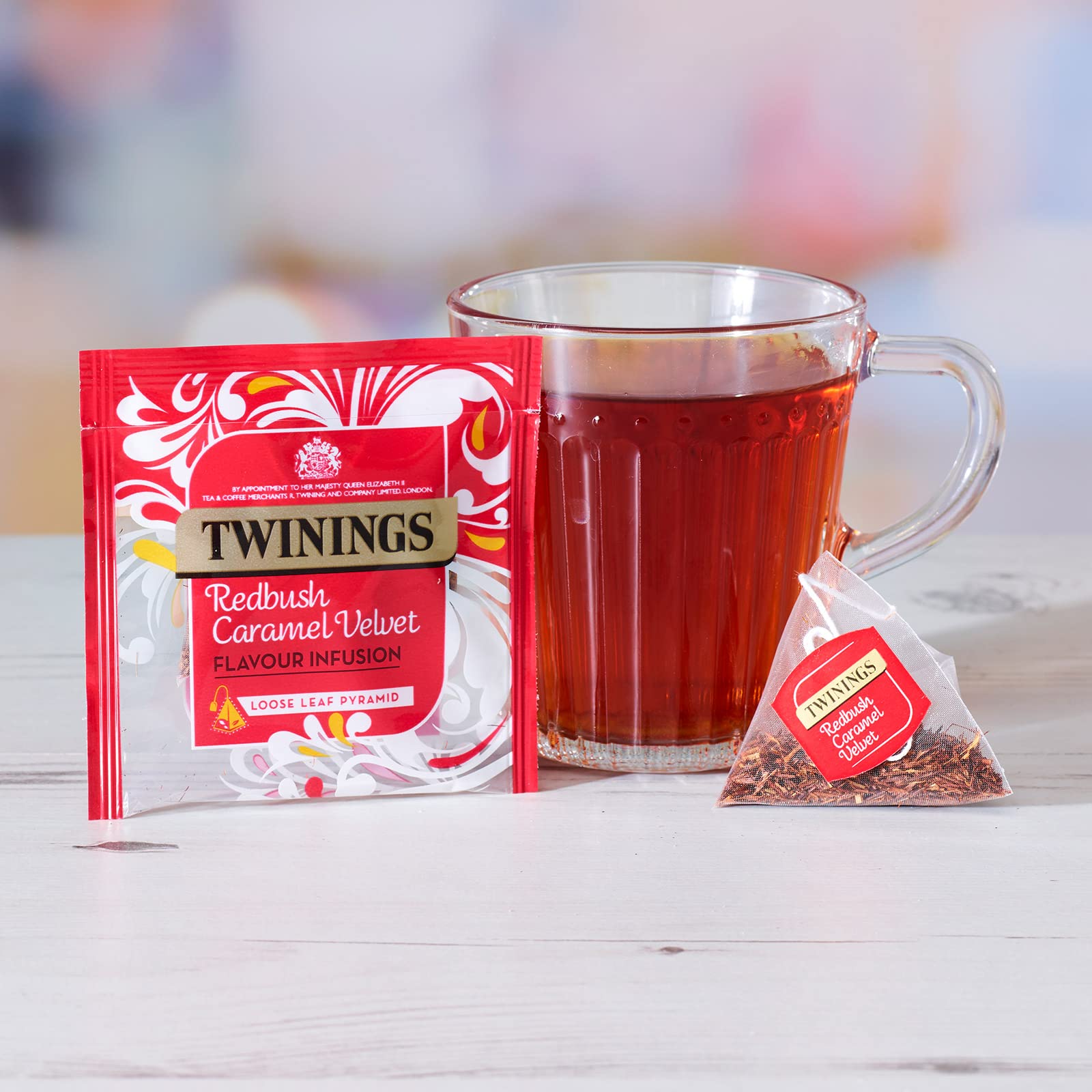 Twinings Redbush Aksamitne torebki do herbaty z luźnymi liśćmi, 4 pudełka po 15 pojedynczo zapakowanych torebek na herbatę, łącznie 60 sztuk.