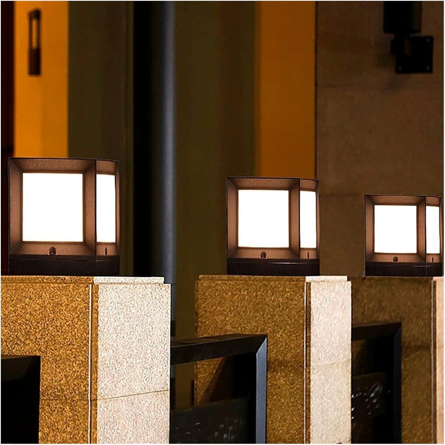 中庭ライト 伝統的なシンプルさ 小さな角柱ランプ ブラック仕上げ 防水