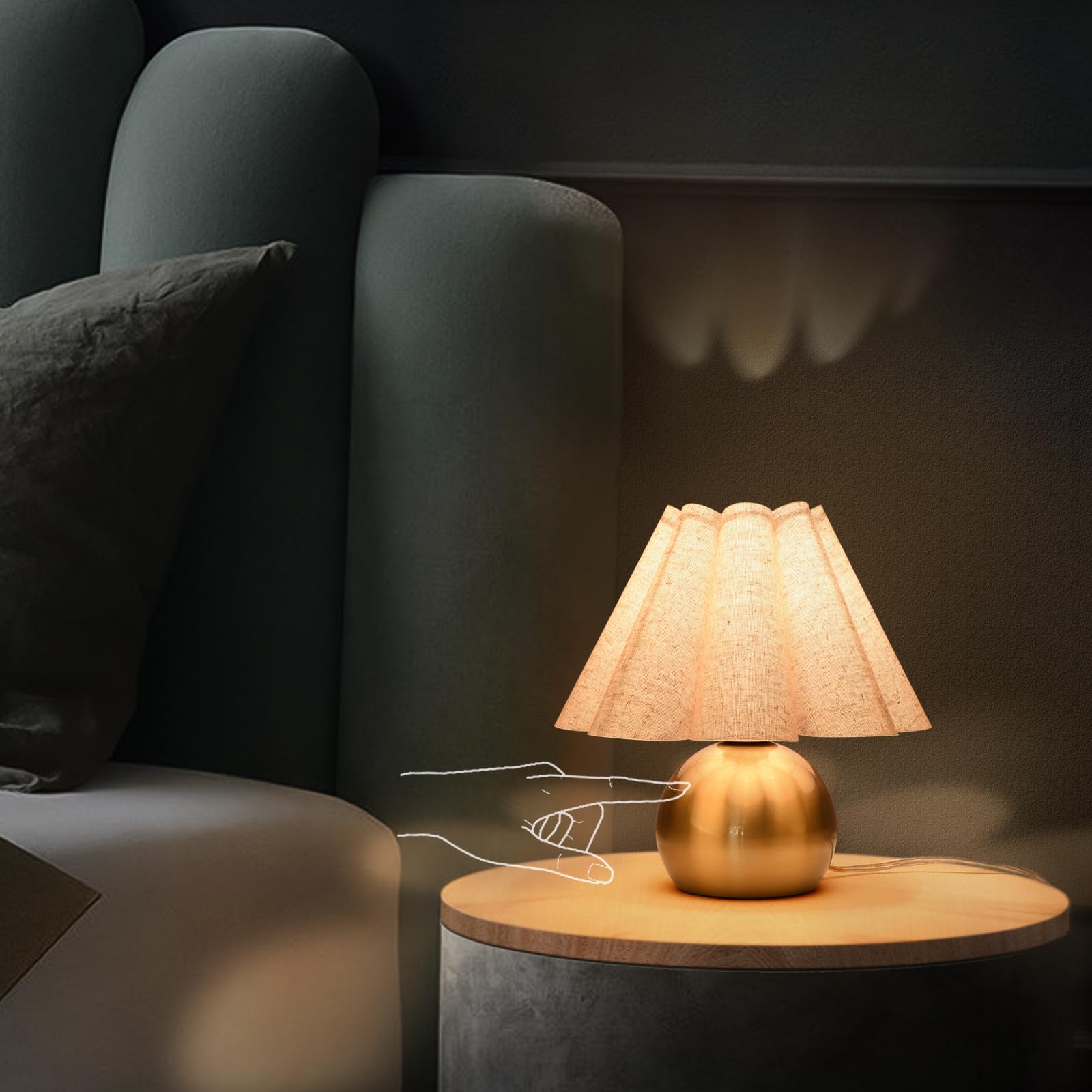 Lámpara de mesa dorada con control táctil pequeña para dormitorio, lámparas de noche doradas de latón para mesita de noche, lindas mini lámparas de mesa pequeñas para espacios pequeños con pantalla 4