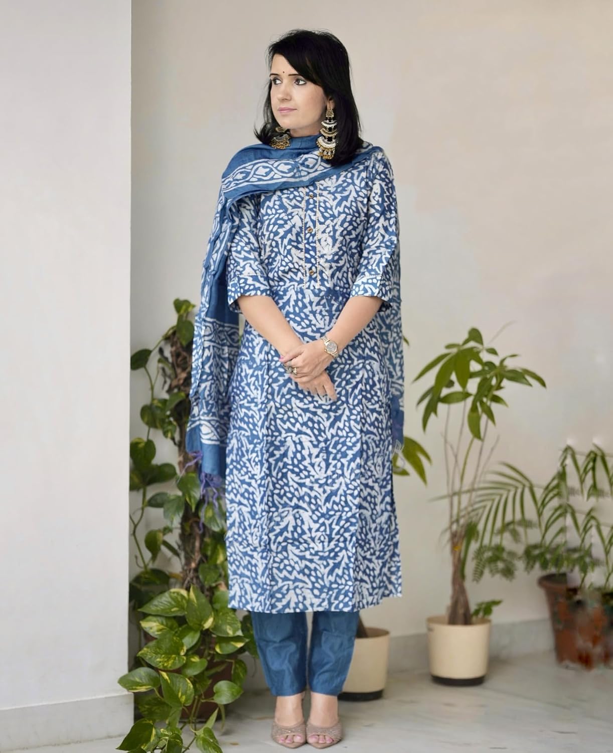 KLOSIA Women Viscose Printed Kurta And Pant With Dupatta Set - Image 3