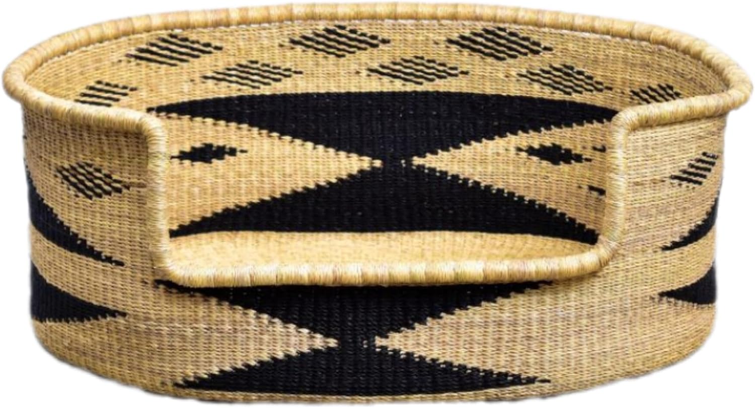 Handwoven Straw Dog Basket Bed – Eco-Friendly Bolga Pet Basket – Natural Elephant Grass Pet Furniture for Home Décor