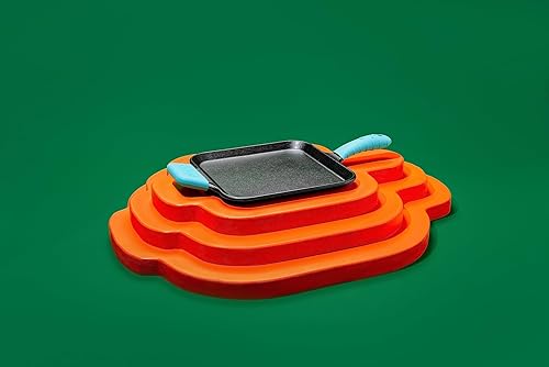 Miniatura 10 de Lodge BOLD Plancha cuadrada de hierro fundido sazonado de 12 pulgadas + soporte de mango de asistencia de silicona Lodge BOLD - Rojo vibrante