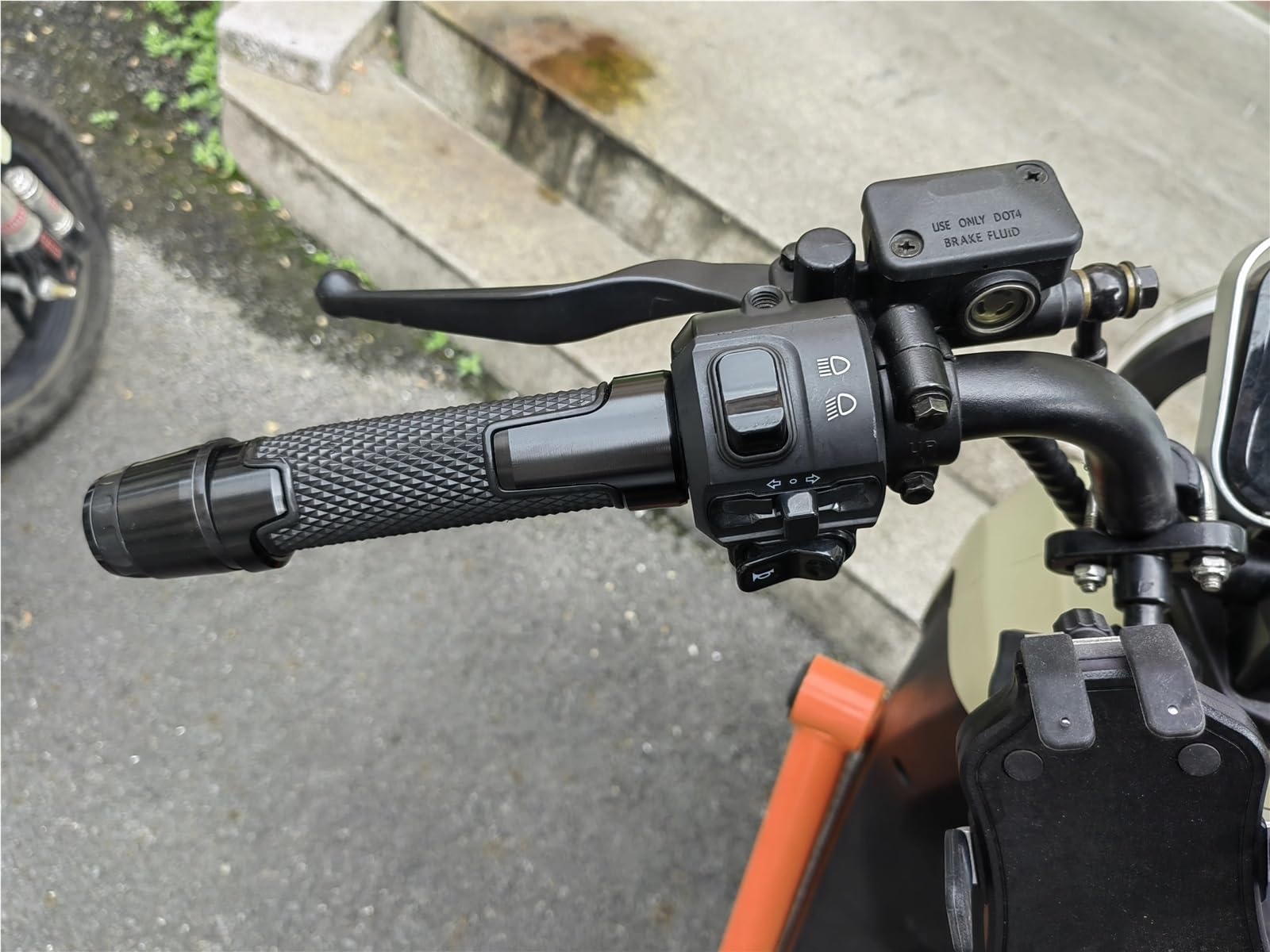 Gałki motocyklowe uchwyt Do XADV750 2017 2018 7/8 "22mm aluminiowe gumowe uchwyty Do kierownicę końcówki uchwytów nakładki Do kierownicę Skutera kończy uchwyty