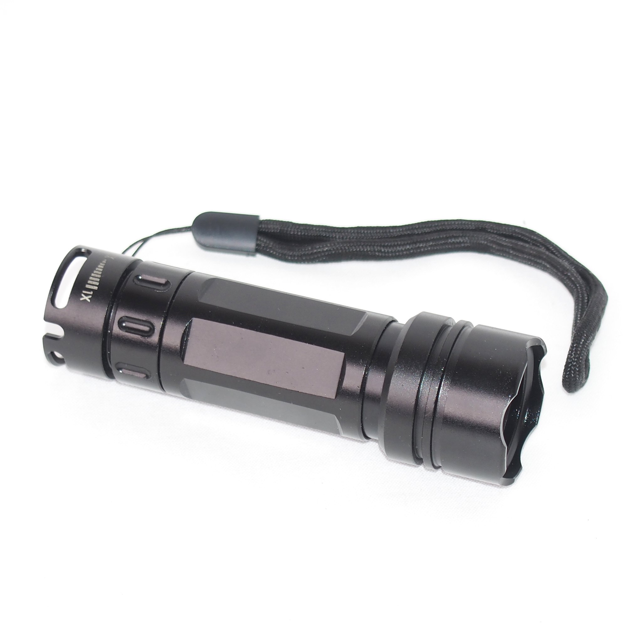 OpticのLEDライトです。 Amazon | 冨士灯器 ZEXUS(ゼクサス) LEDライト ZX-195 [最大400