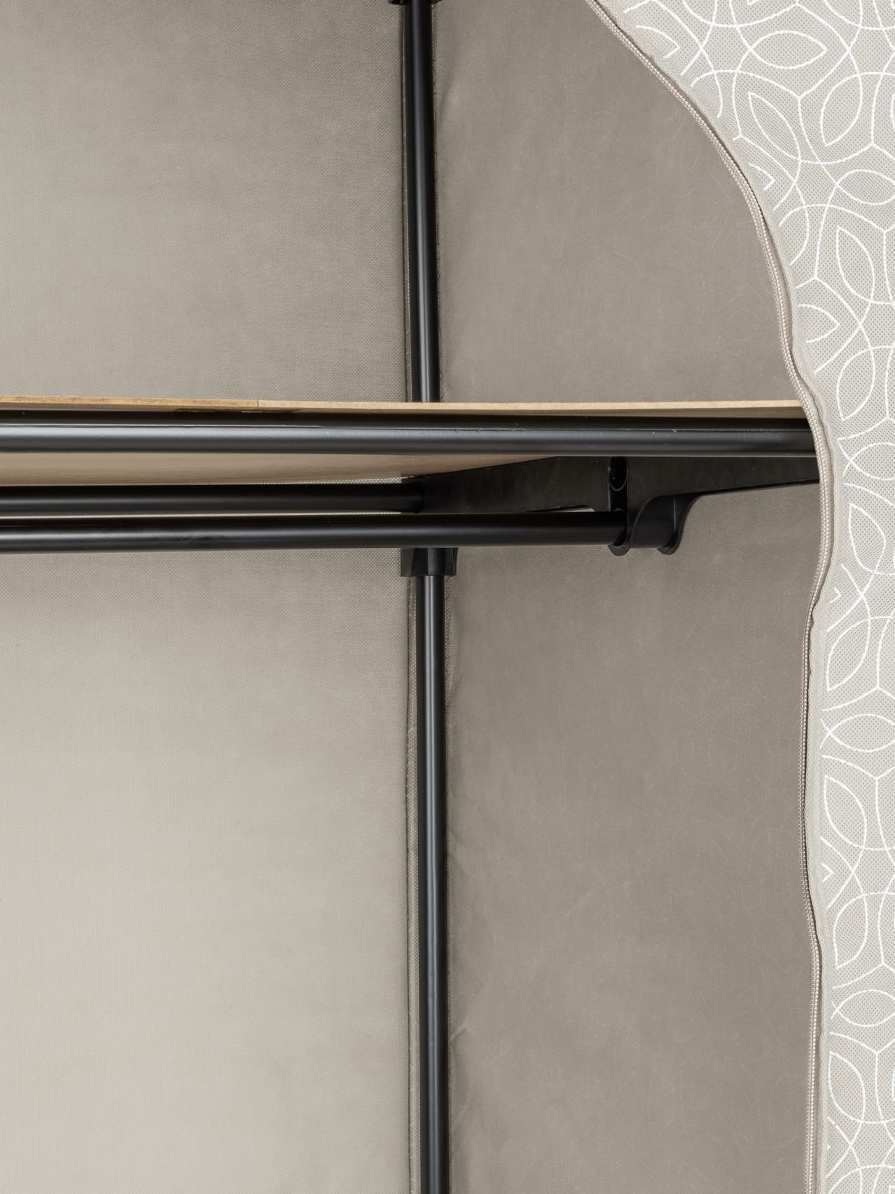 WENKO Kleiderschrank Mod. Balance mit Ablage und Kleiderstange, Stoffschrank zur staubfreien Aufbewahrung von Textilien, Metallgestell, atmungsaktives Vlies-Material, 90x160x50 cm, Taupe