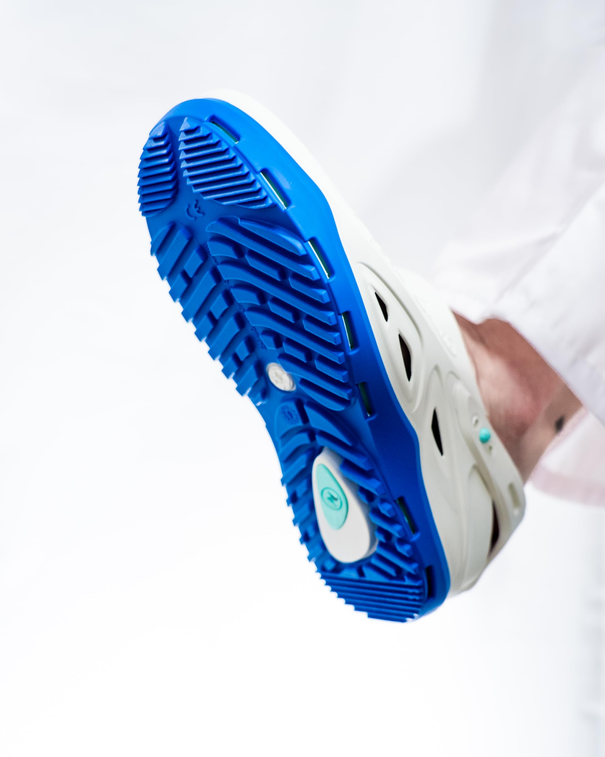 CALZURO 'Rebel' - Sabots sanitaires professionnels plantaires extractibles de la marque CE