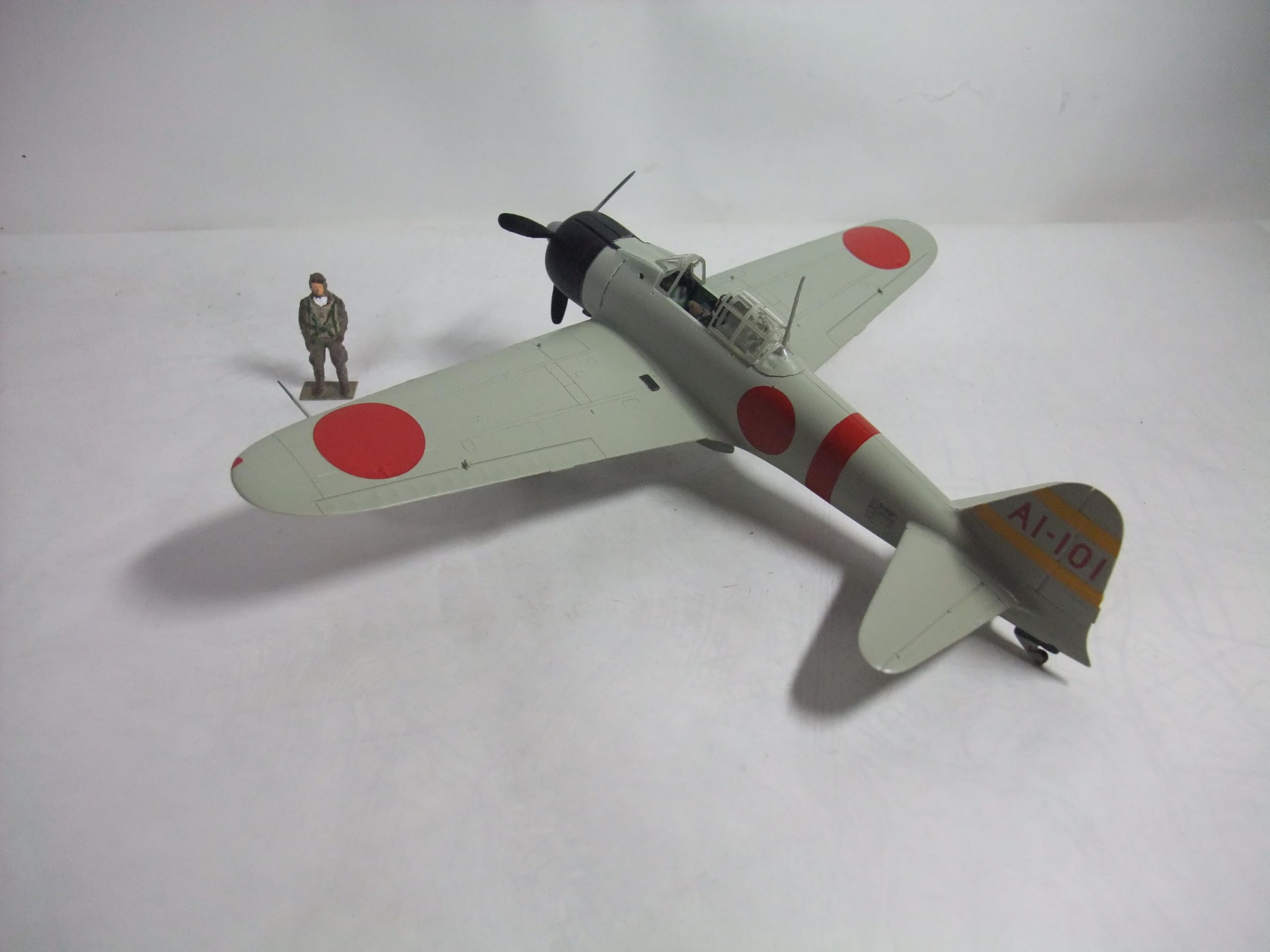 Amazon | 完成品 日本海軍零戦21型艦上戦闘機 空母 赤城 搭載機 縮尺