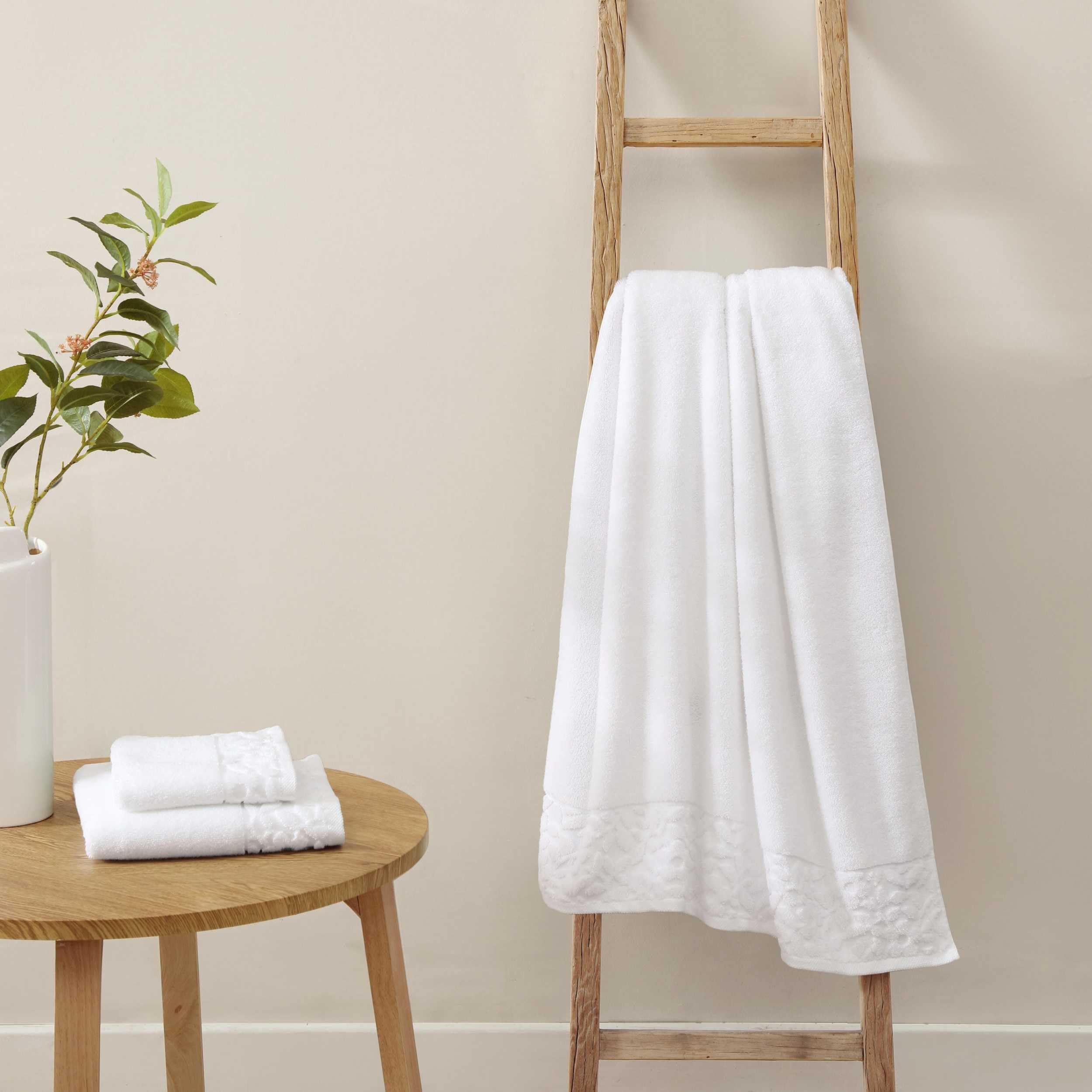 Amazon.com: Laura Ashley - Bath Towels, Soft & Absorbent Cotton