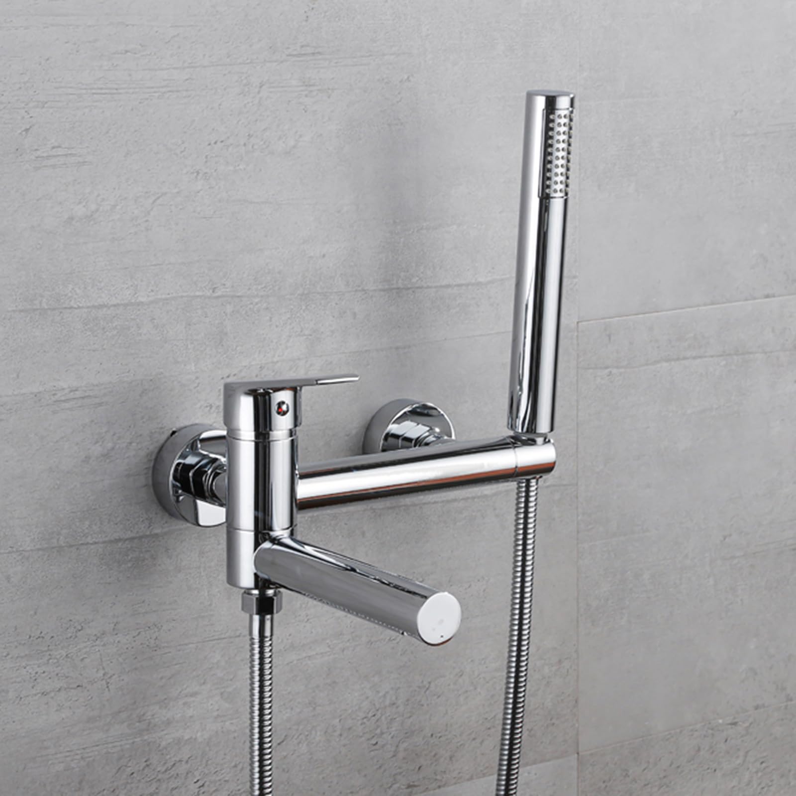 Mitigeur de baignoire avec pommeau de douche pour des moments de relaxation pure