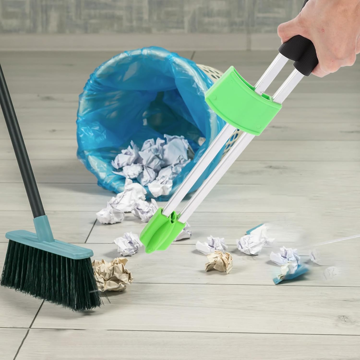 Small Trash Grabber Reacher Tool with Long Handle, Lightweight Garbage Picker Clip for Outdoor Litter Collection, Handy Sanitation Aid for Seniors and Lawn Cleanup, Green