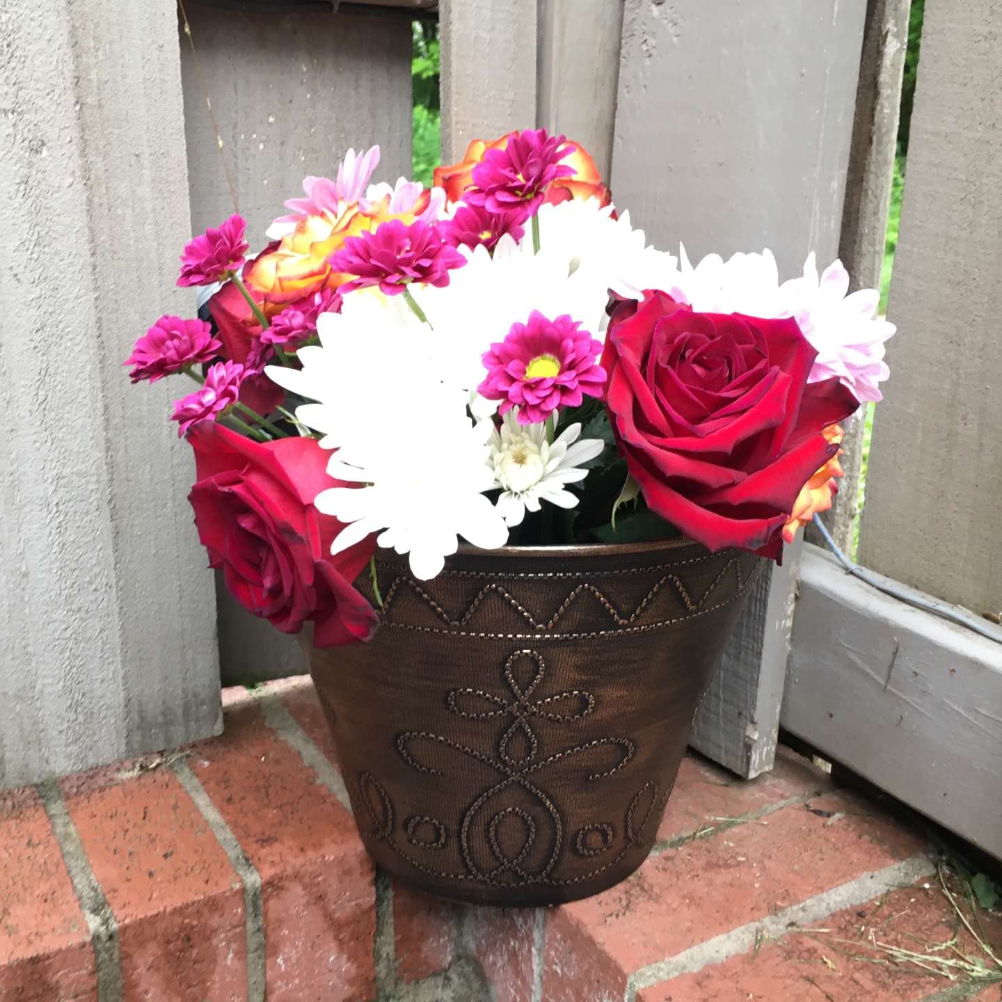 Vintage Rustic Planter Pot Flower - 2 Pack Hand Painted Plastic Planter Pot with Predrill Watering Drainage Hole Metal Effect Lightweight Pot for Plant Nursery Garden Home Decorative Collection