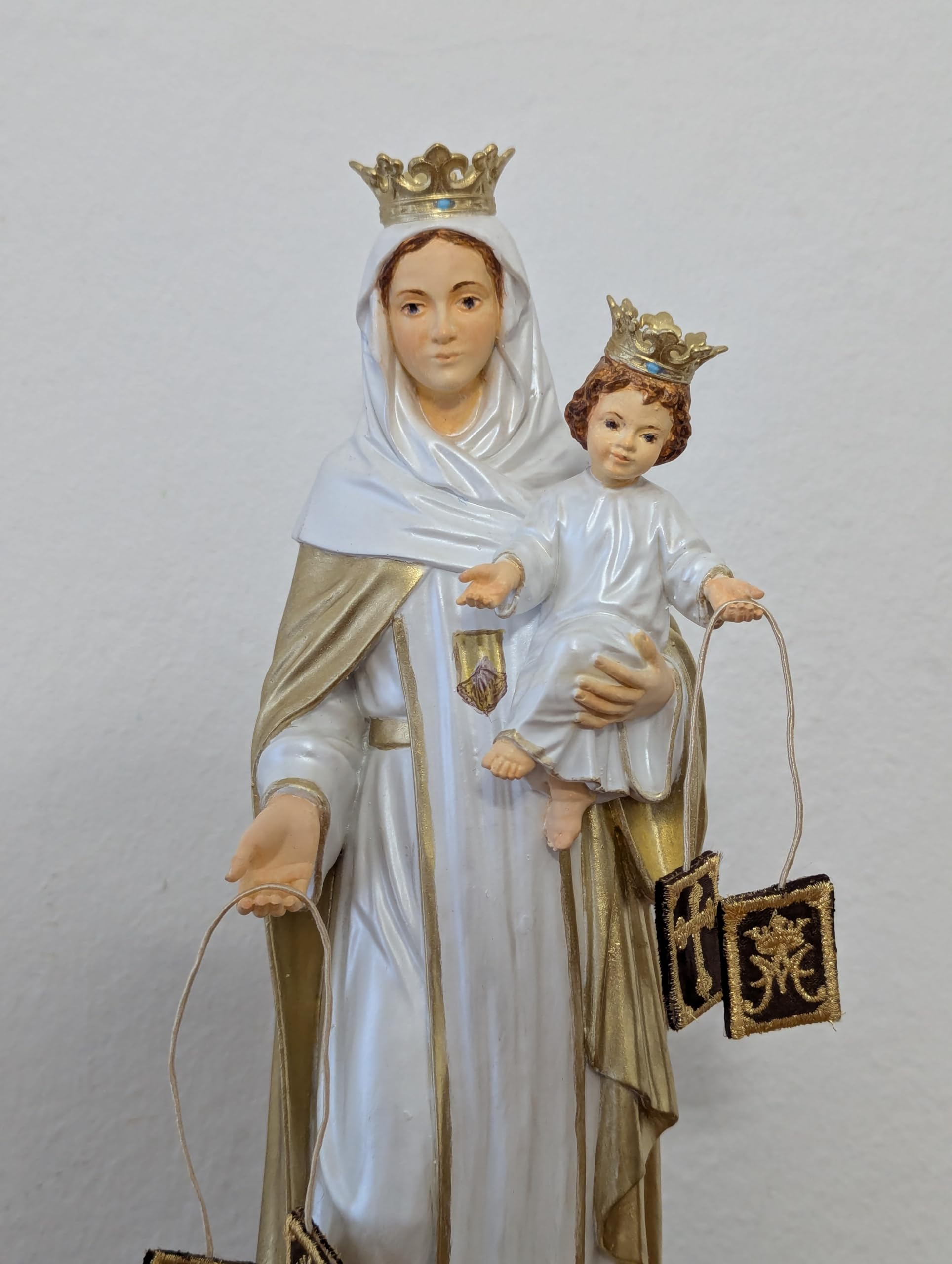 OVUNQUE PROTEGGIMI Statua Madonna del Carmine 30 cm, in Resina dipinta a mano con Scapolari in stoffa, Prodotto Artigianale Italiano