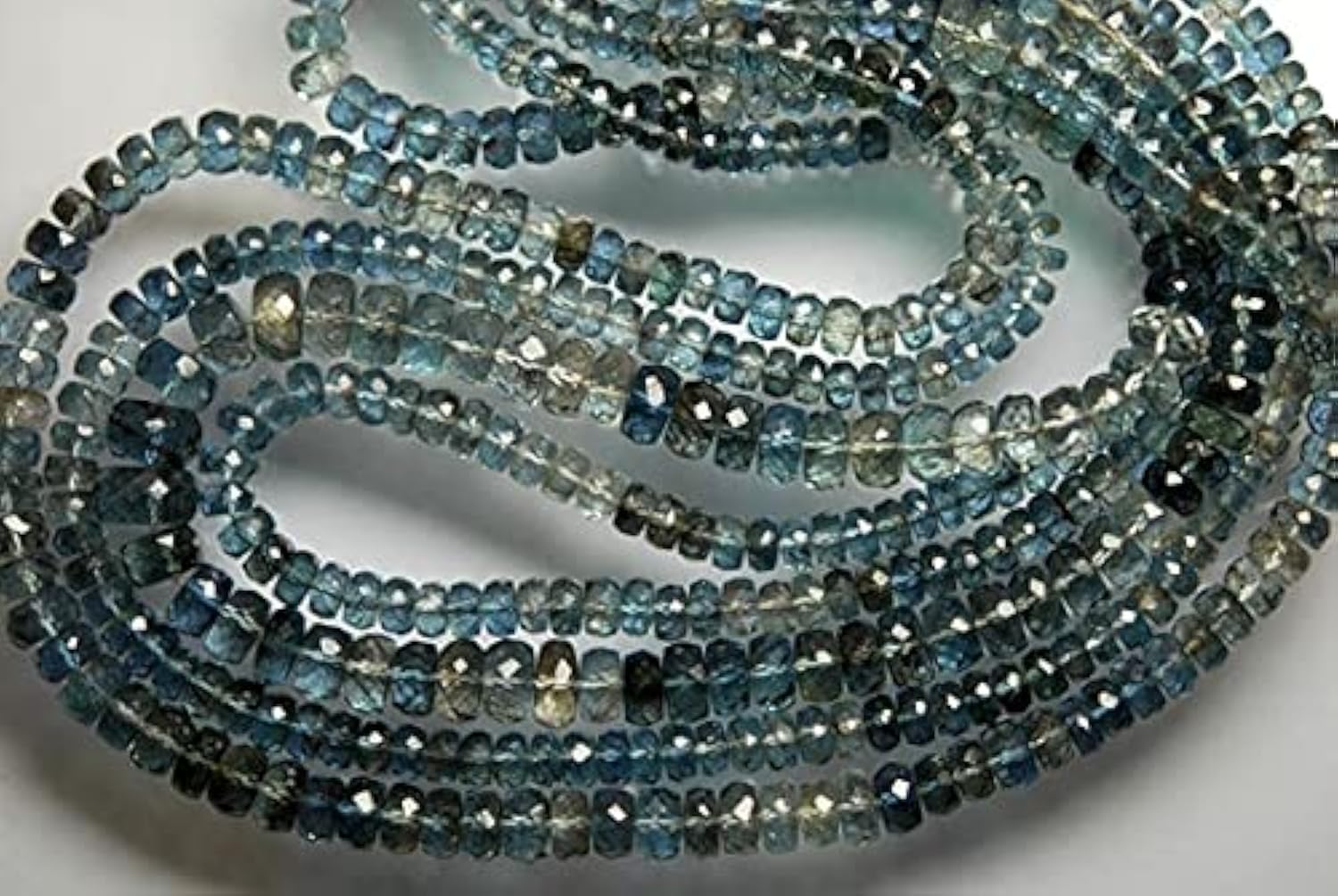 Aigue-marine mousse bleue facettée 5-4mm de grade AAA sans défaut pour joailliers