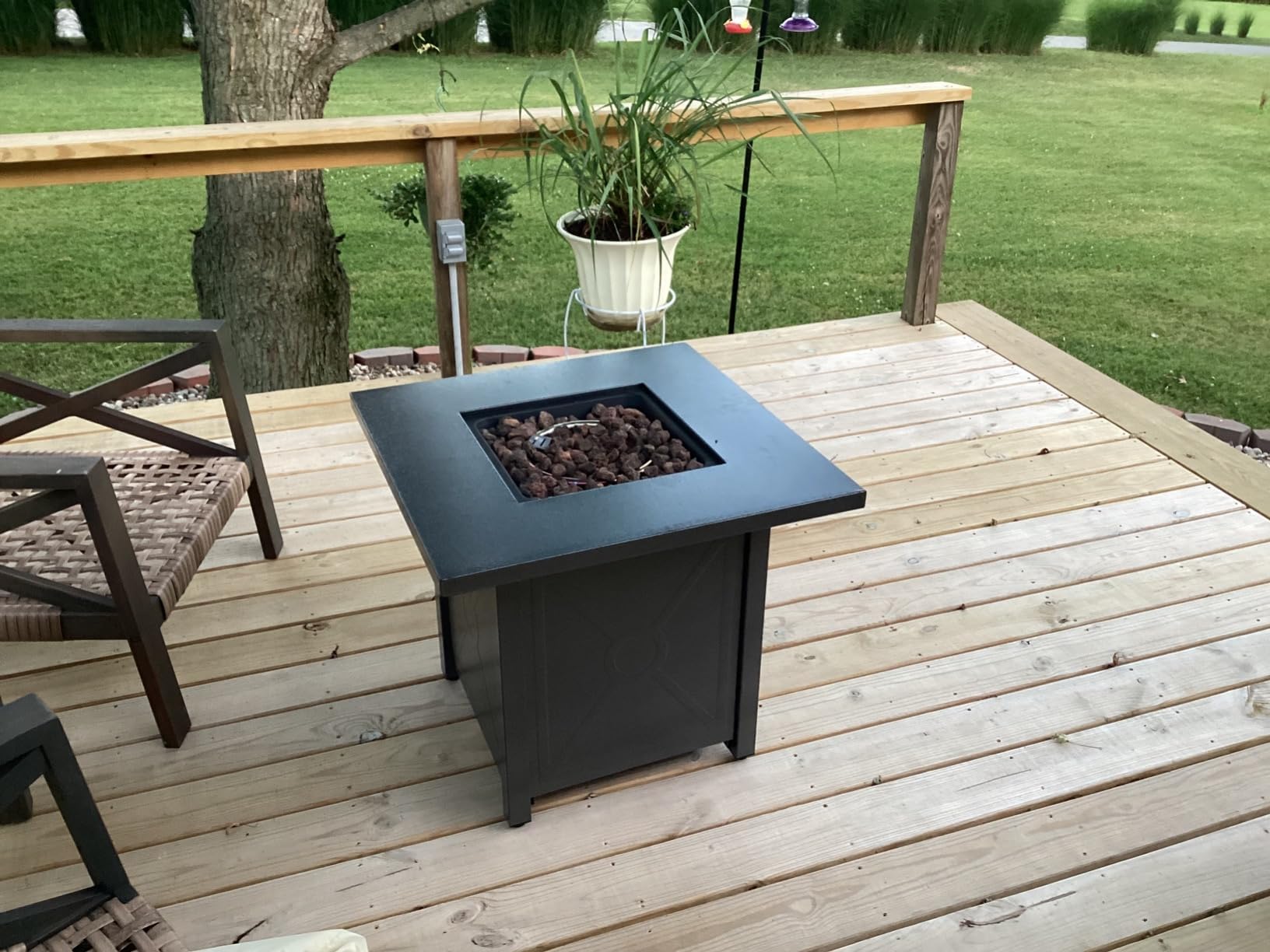 R.W.FLAME Chimenea para exterior de 28 pulgadas cuadrada de metal para fogatas – Mesa de propano con rocas de lava, cuenco de acero para picnic, chimenea de jardín de patio hoguera, 40000 BTU