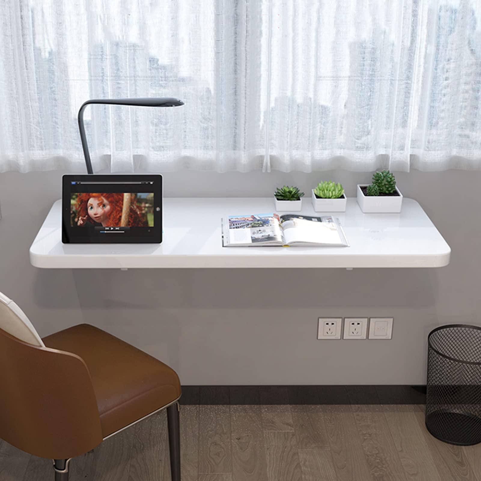Petite table suspendue pour chambre réglable contre le manque de place