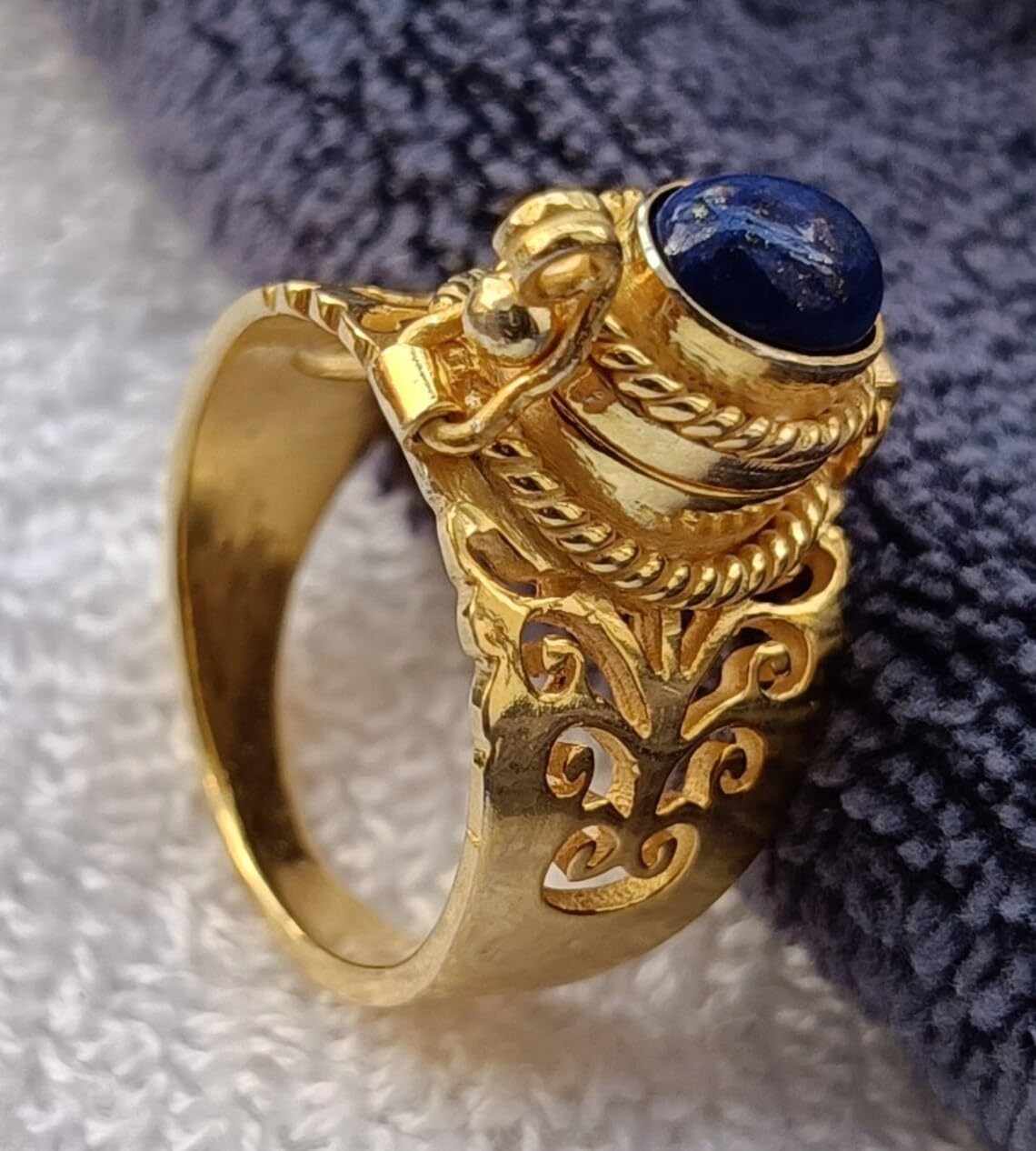 Natural Lapis Lazuli Poison Box Ring - Lipbam - Lipstick Designer Blue Stone Birthstone Jewelry with Secret Locket for Healing Crystals & Messages