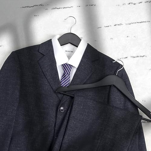 Miniatura 4 de TOPIA HANGER Perchas de madera para abrigos, paquete de 30 perchas de madera negra, gancho giratorio de 360 y muescas antideslizantes para camisola,