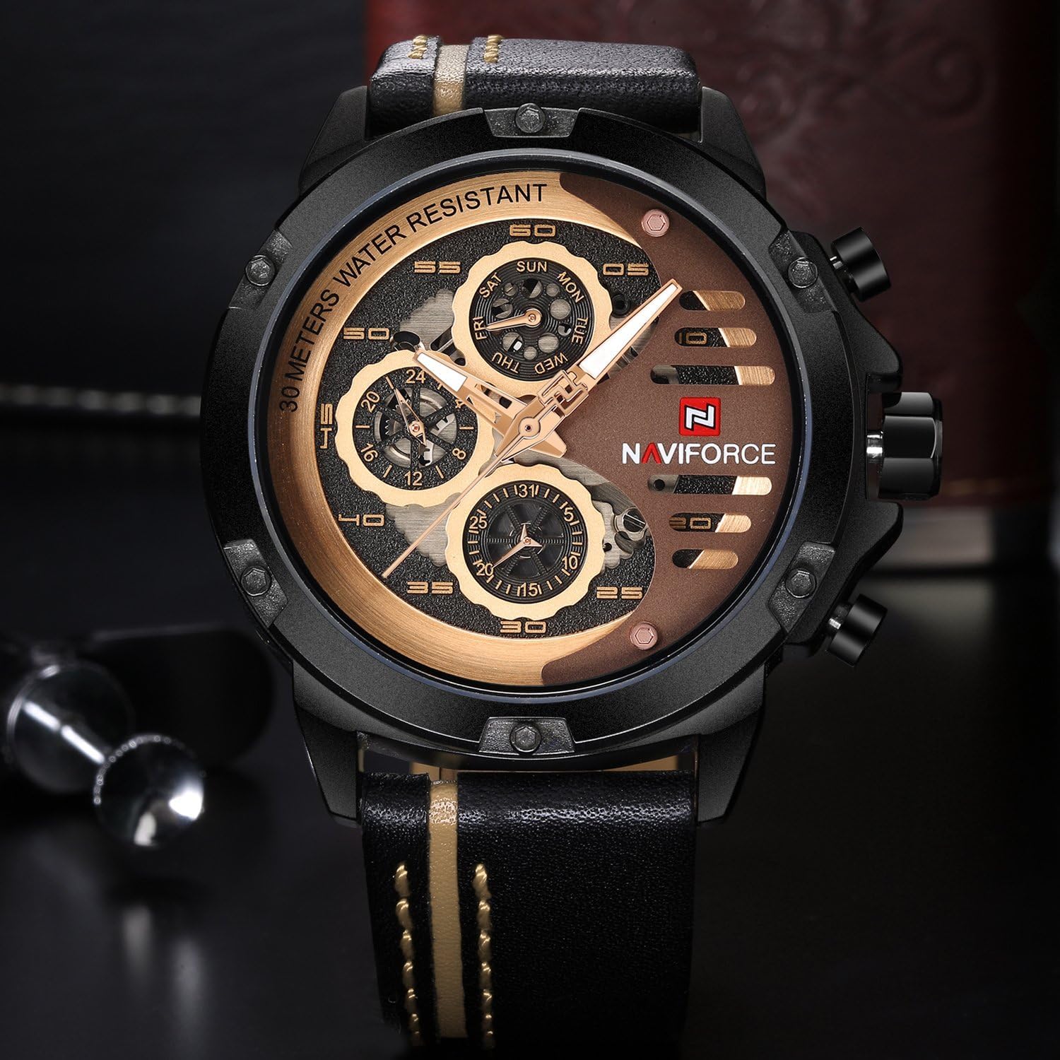 NAVIFORCE Orologio sportivo militare da uomo, impermeabile, analogico, al quarzo, cinturino in pelle, con data e calendario