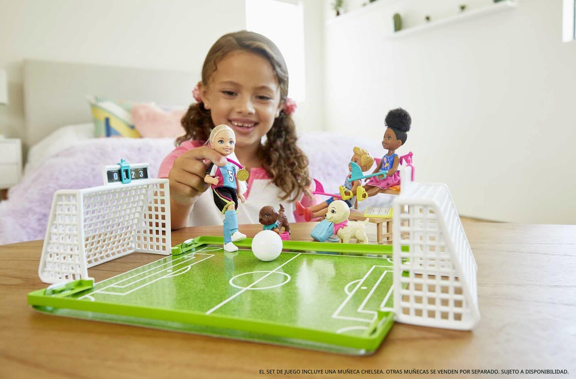 Barbie y sus Hermanas fubolistas muñecas con Accesorios, Regalo para niñas y niños 3-9 años (Mattel GHK37)