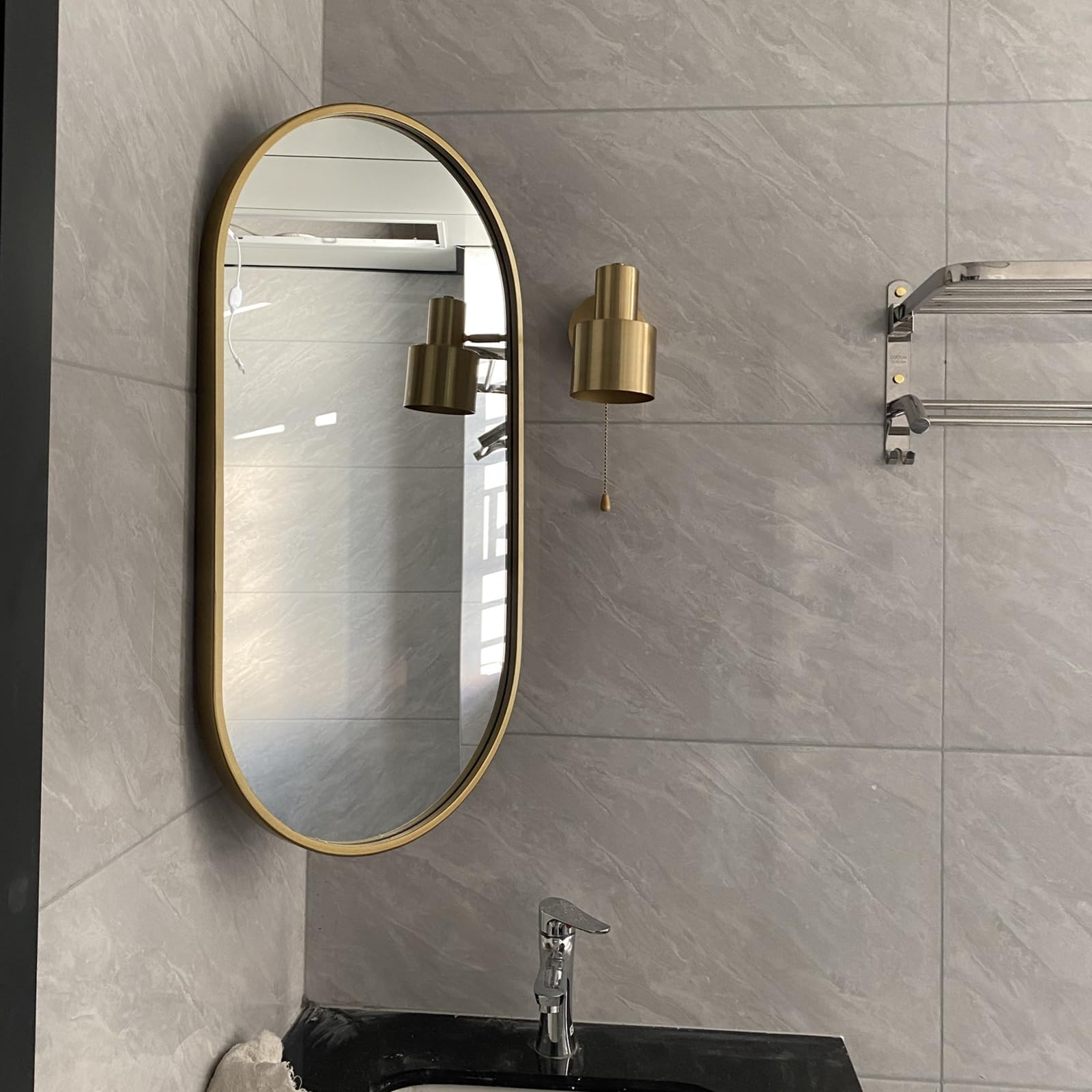 Regulowane lustro narożne montowane na ścianie - nowoczesne owalne lustro łazienkowe z obrotową konstrukcją HD Reflection zajmująca mało miejsca aluminiowa rama w kolorze czarnym/białym 40 x 80 cm