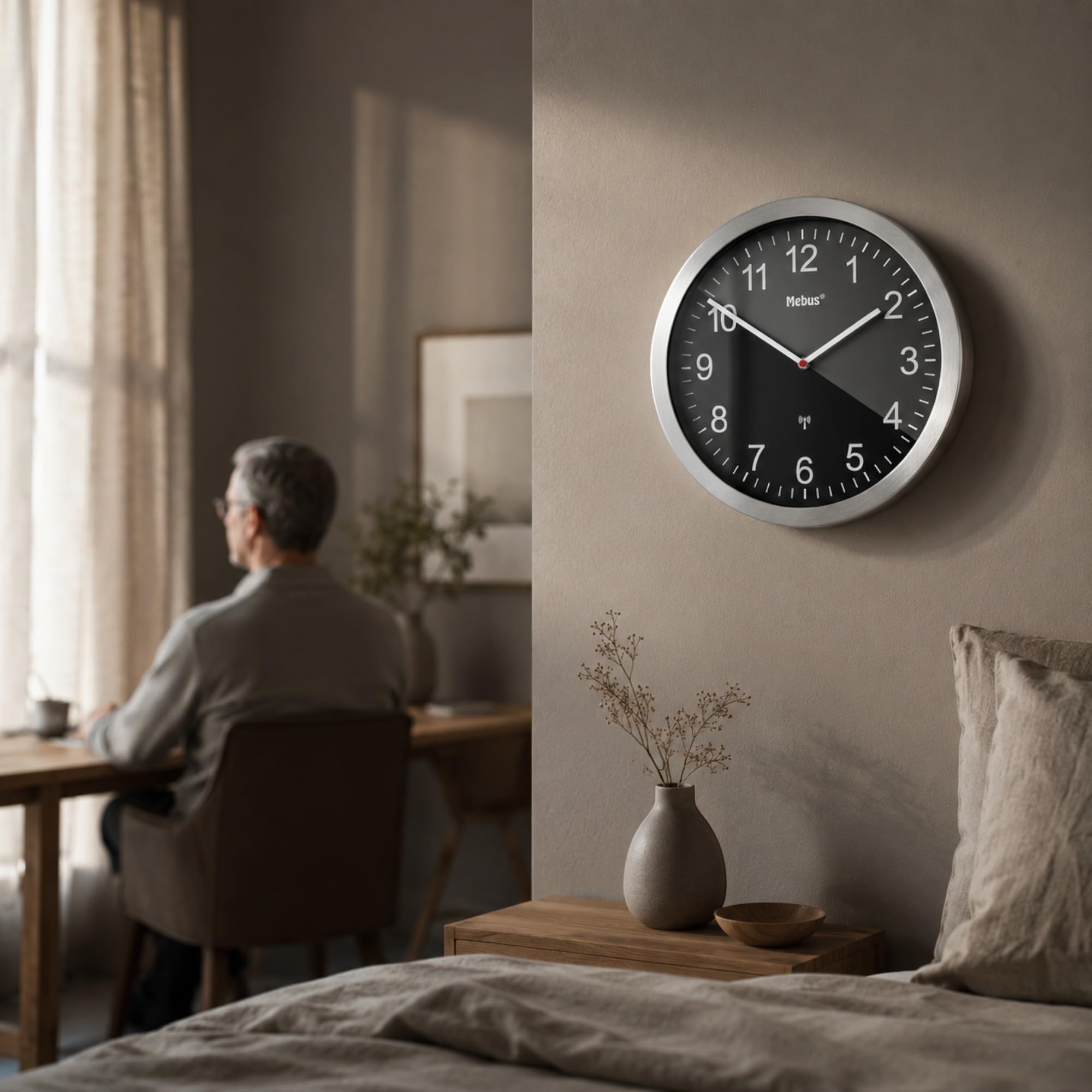 Mebus XXL Funkuhr Extra Große Wanduhr Lautlos Uhrwerk Kein Sekundenzeiger Ziffernblatt 45cm Durchmesser Modell 14120 Schwarz Silber 45 Zentimeter Durchmesser
