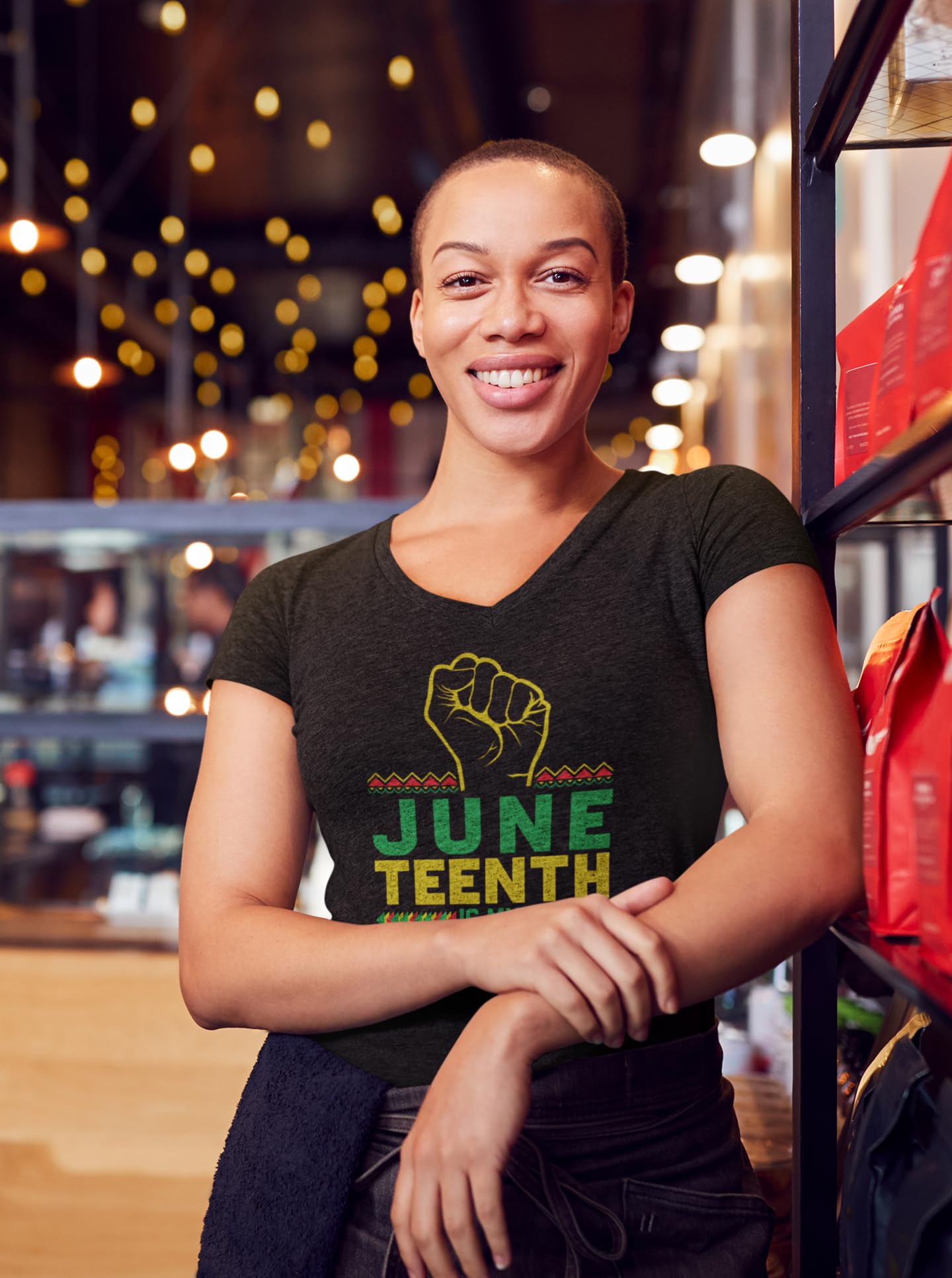 shop4ever Juneteenth is My Independence Day 19. Juni 1865 Damen V-Ausschnitt T-Shirt Slim Fit