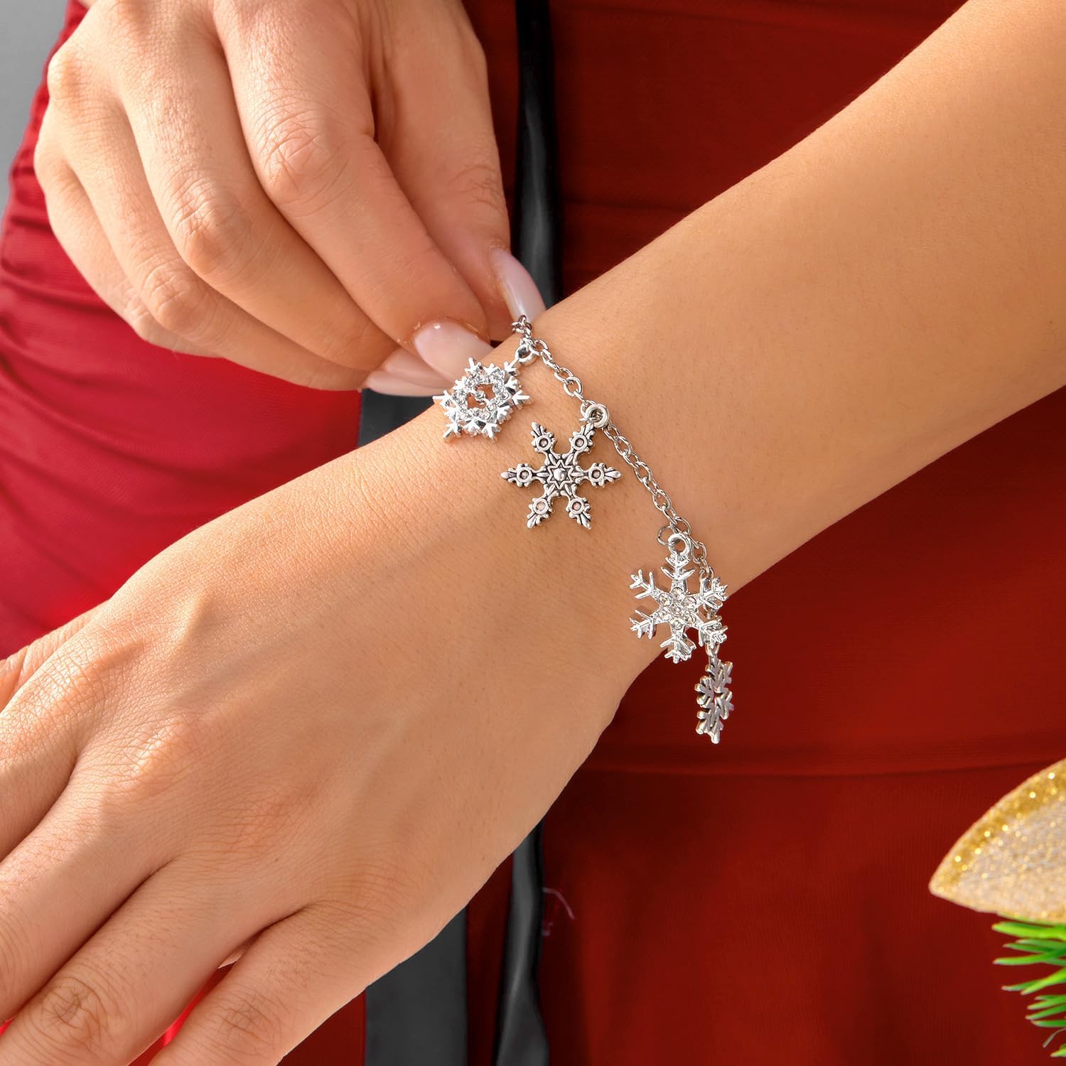 Christmas Charm Bracelet for Women Trendy Dainty Snowflake Tree Bracelets Gold Charms Christmas Holiday Costume Accessorie Xmas Party Jewelry - Image 3