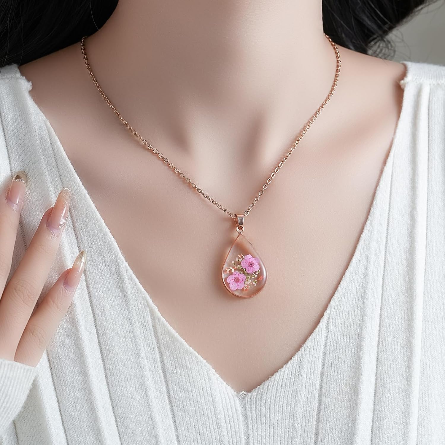 Hefestus Real Pressed Flower Necklace for Women, Handmade Boho Chic Dangle Design, Unique Floral Jewelry, Cute and Thoughtful Gift for Christmas, Valentine’s & Mother’s Day